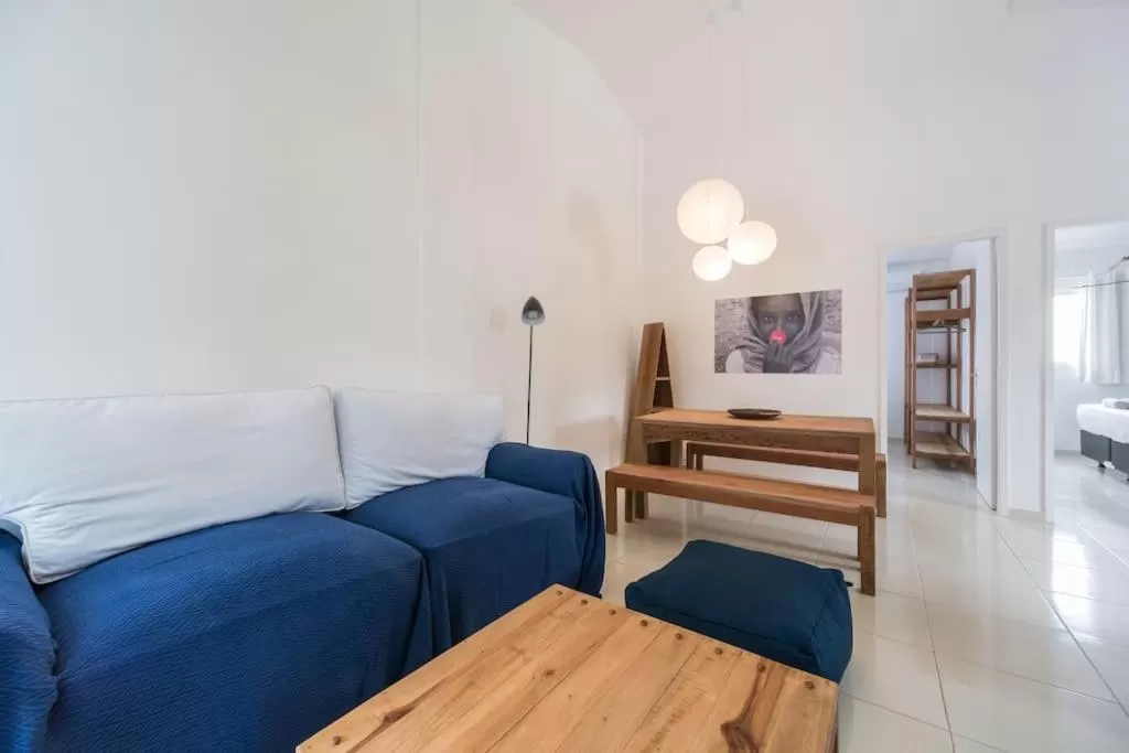 Dining area, Bed in Manga Verde Beach Residence