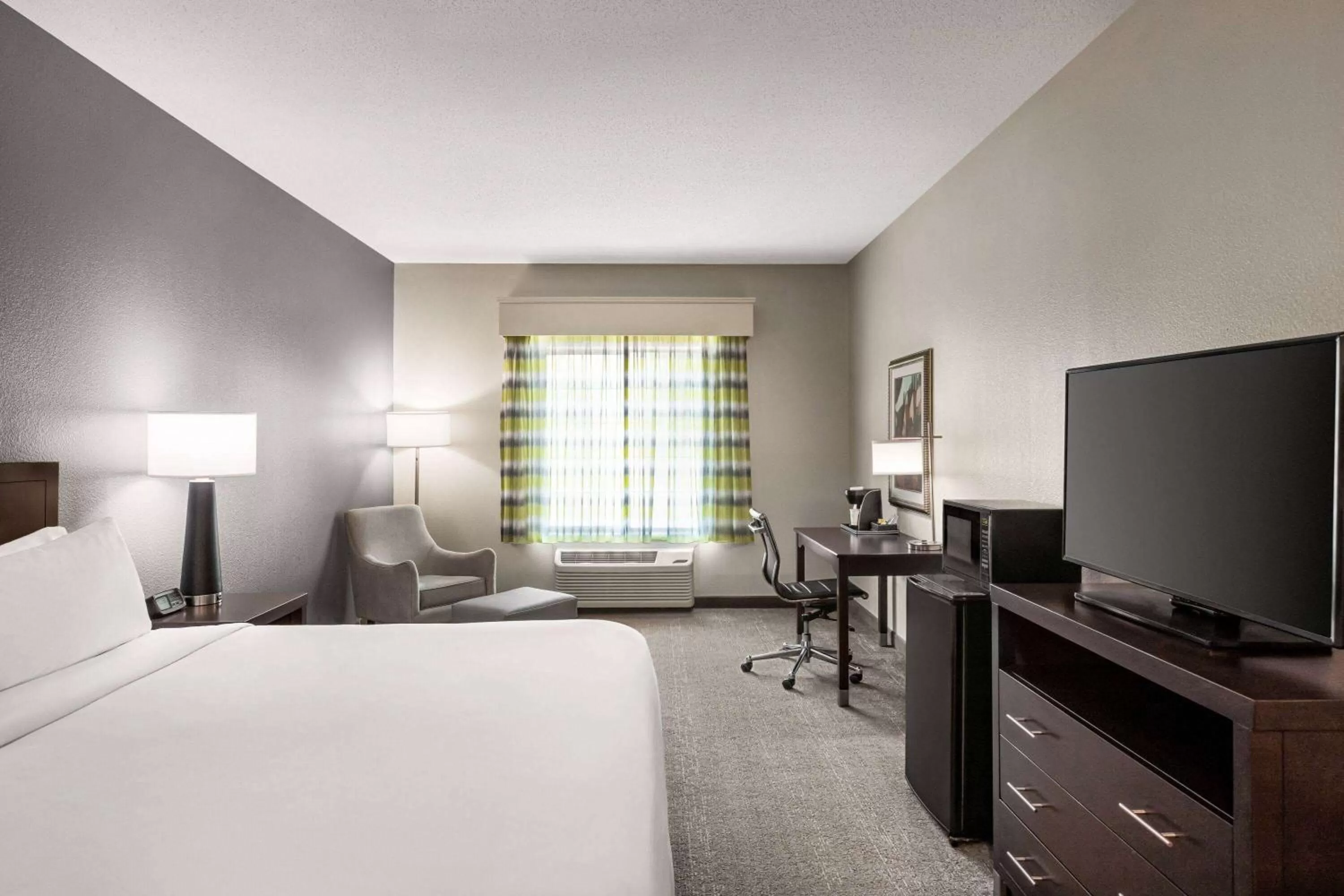 Bed in Wingate by Wyndham Port Wentworth Savannah Area