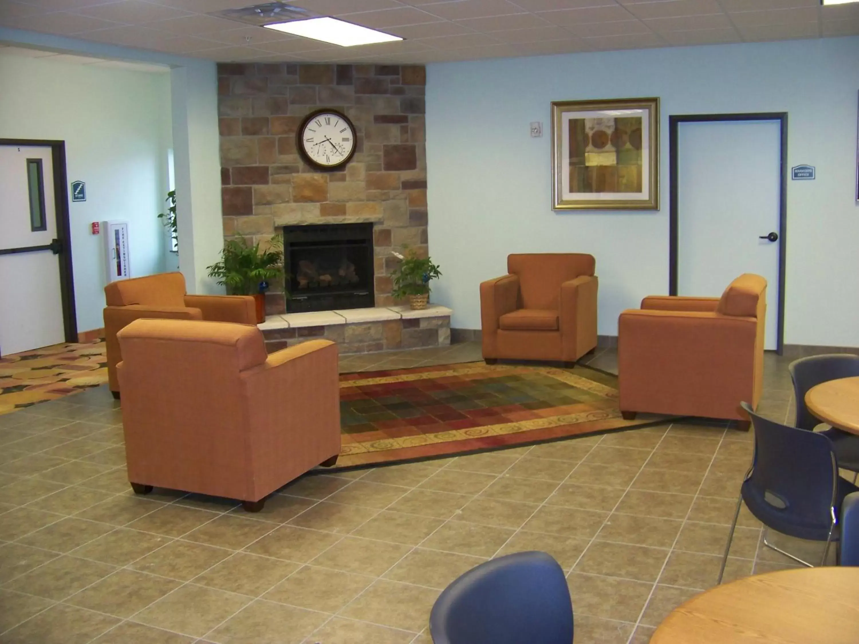 Lobby or reception, Seating Area in Days Inn & Suites by Wyndham Columbus NE