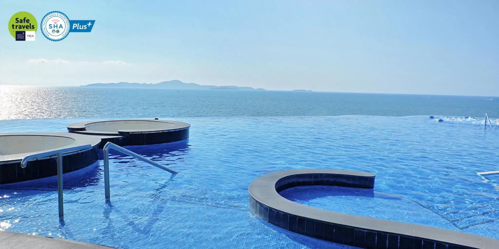 Swimming pool in Royal Cliff Beach Hotel Pattaya