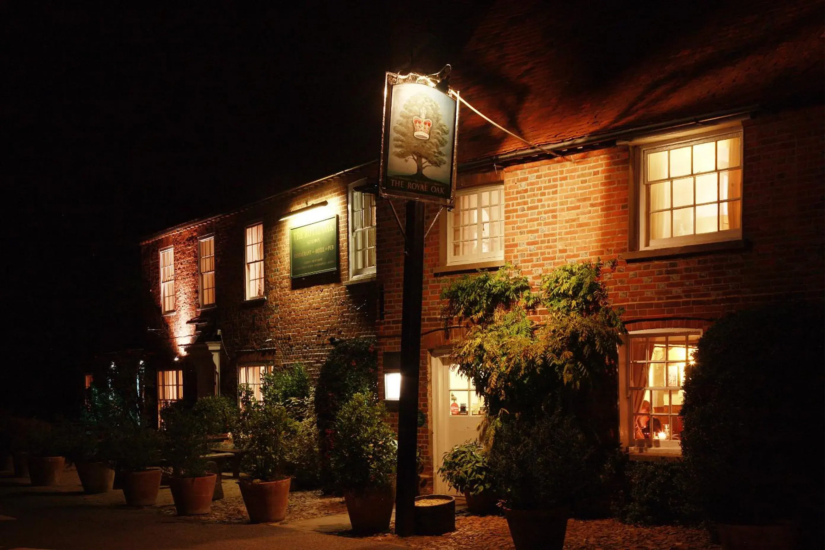 Property Building in The Royal Oak, Yattendon