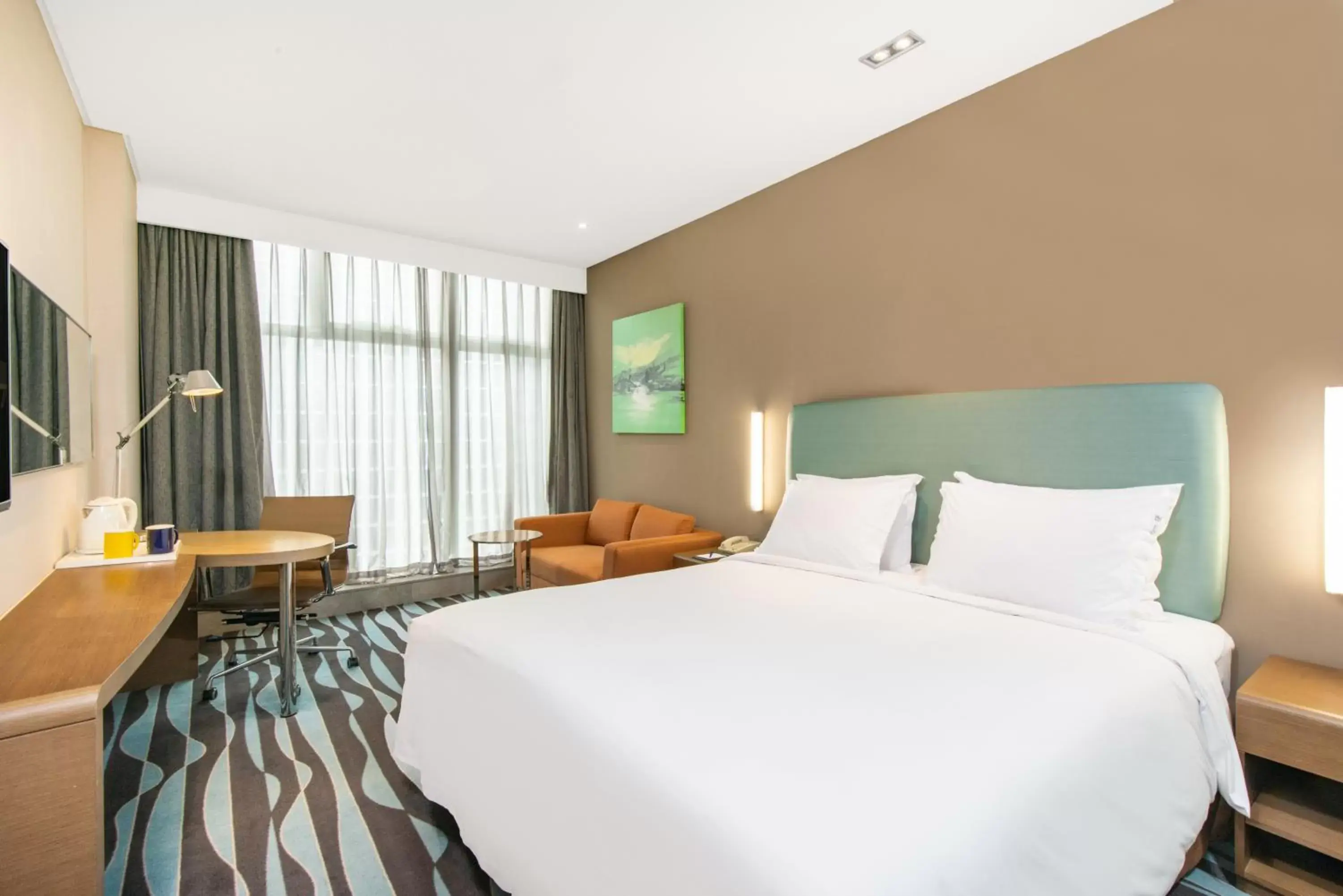 Bed in Holiday Inn Express Hangzhou Huanglong, an IHG Hotel