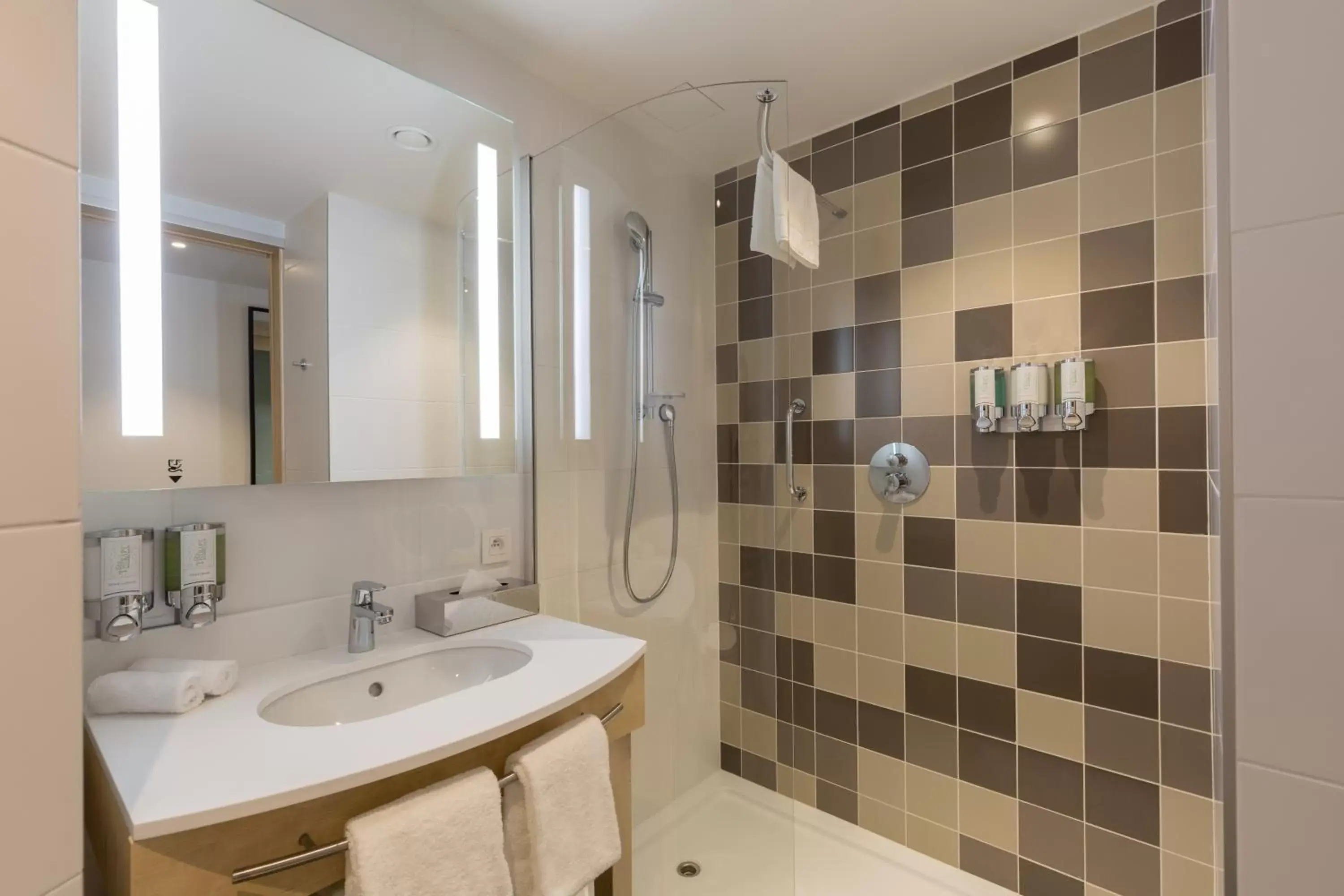 Shower, Bathroom in Hampton By Hilton Antwerp Central Station