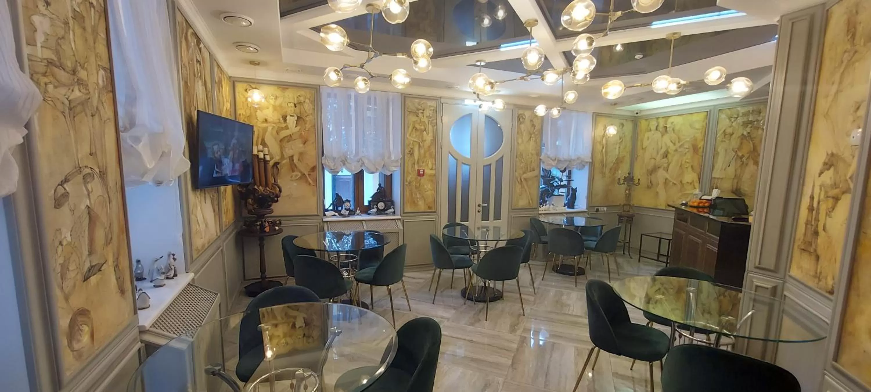 Property building in Hotel "Mandarin Clubhouse"