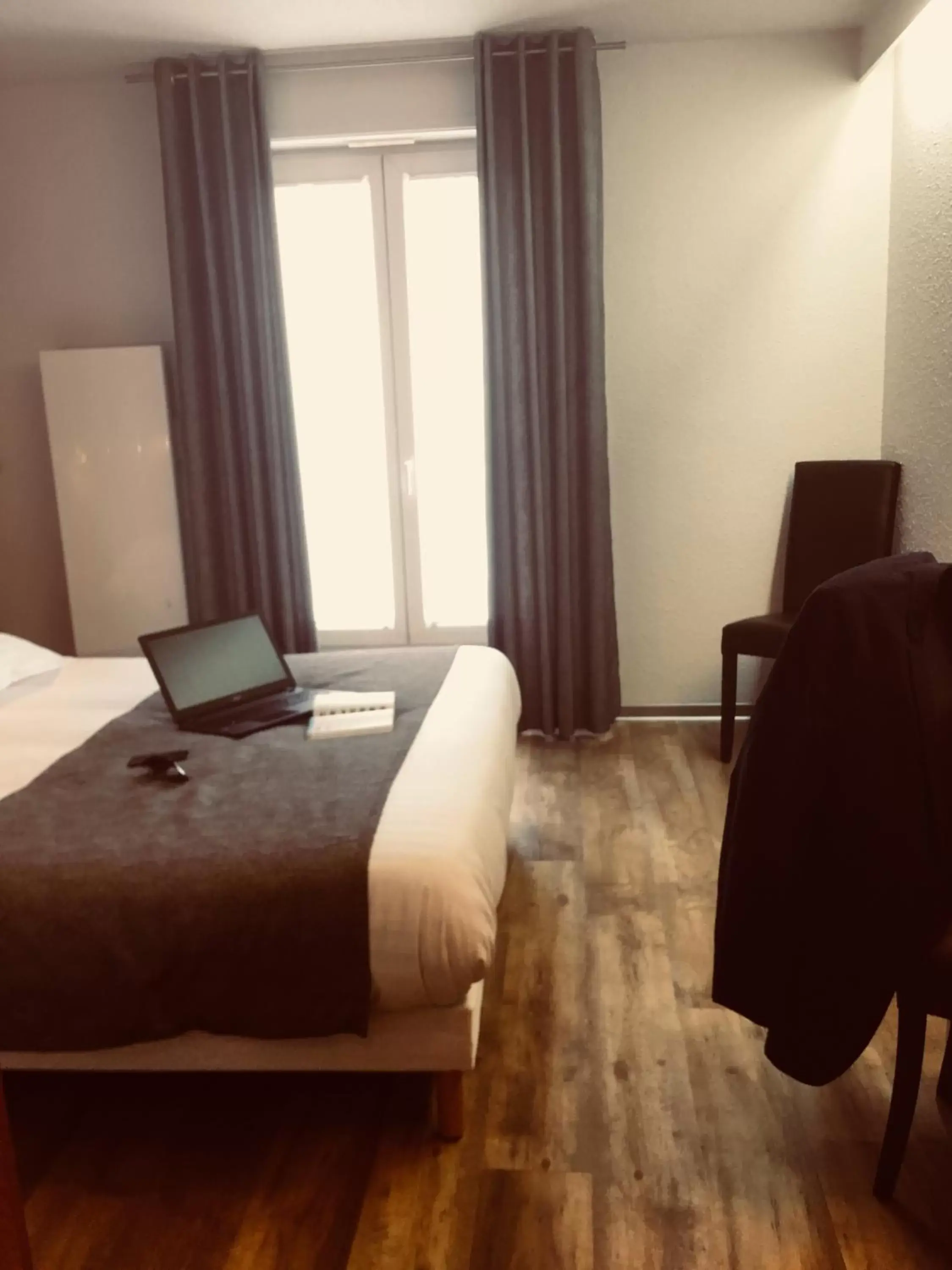 Bedroom, Bed in Hotel Colmar Vignes Eguisheim