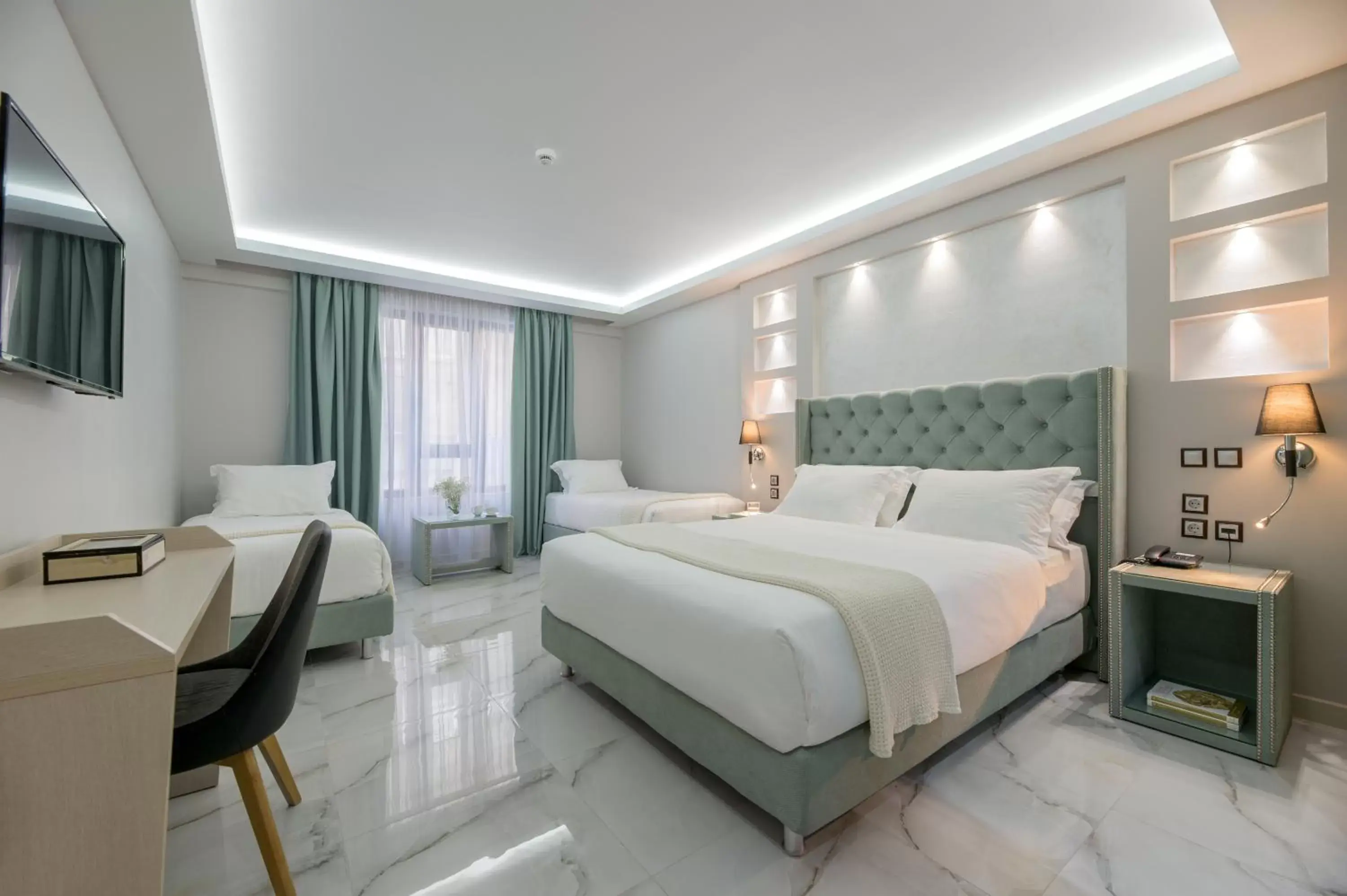 Deluxe Quadruple Room in Athens Starlight Hotel