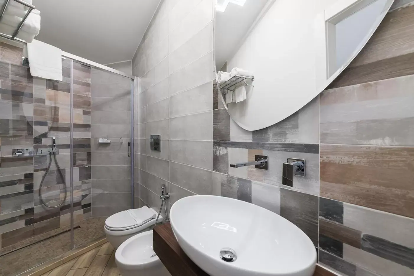Shower, Bathroom in B&B Piazza Roma