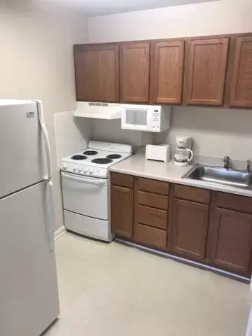 Kitchen or kitchenette, Kitchen/Kitchenette in Affordable Suites Conover / Hickory