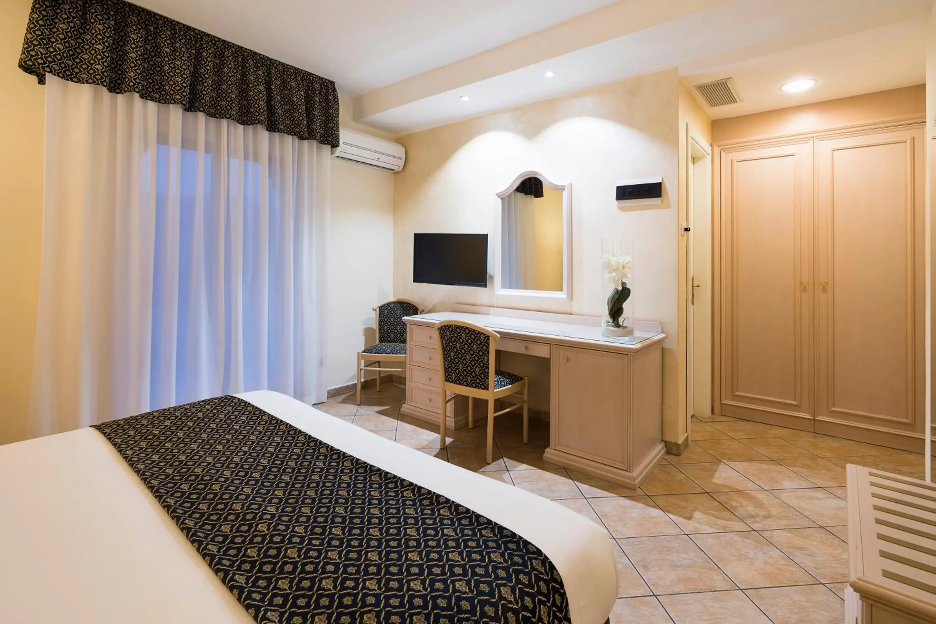 Bedroom, Bed in Sant Alphio Garden Hotel & SPA