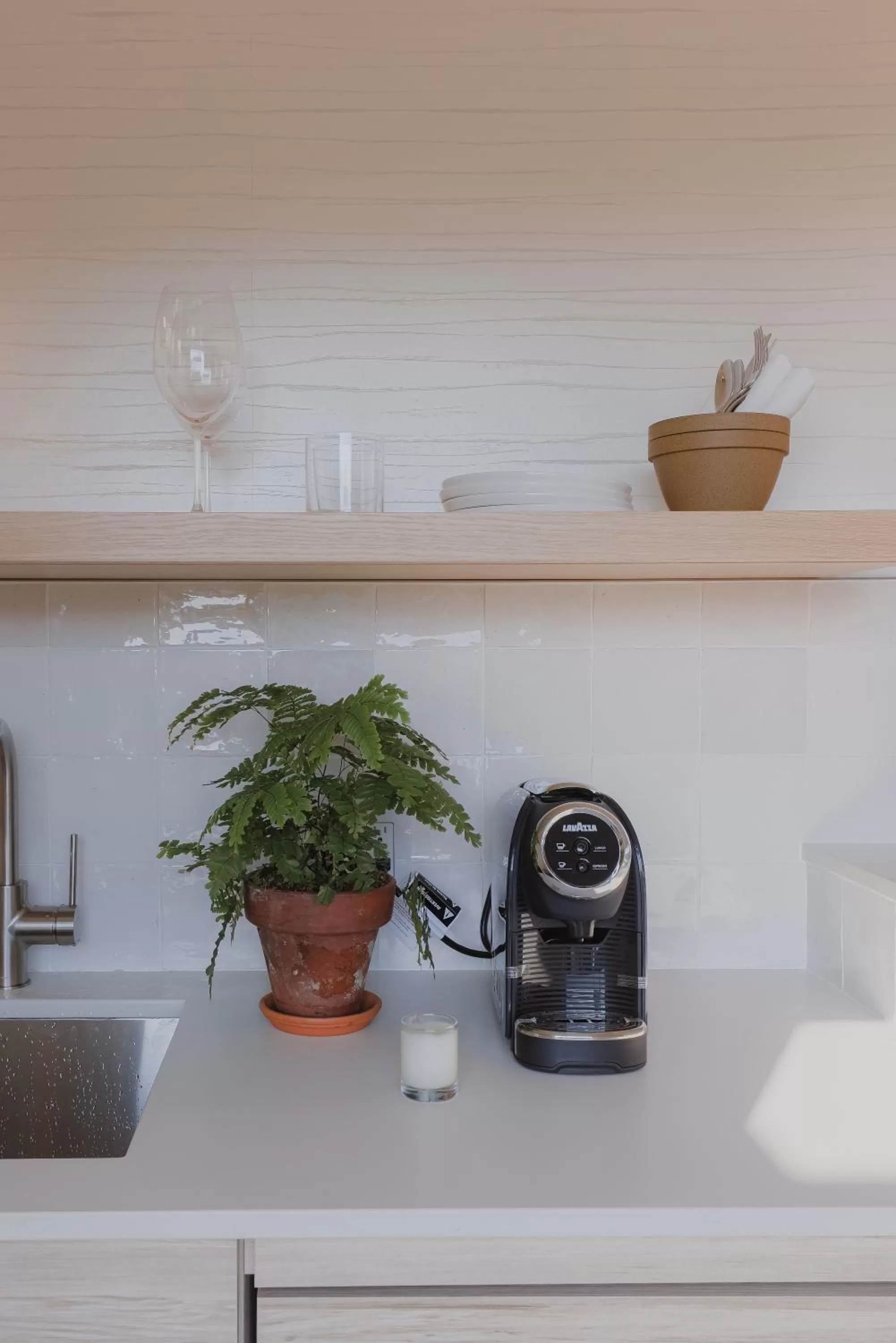 Coffee/tea facilities in The Shoals Suites & Slips