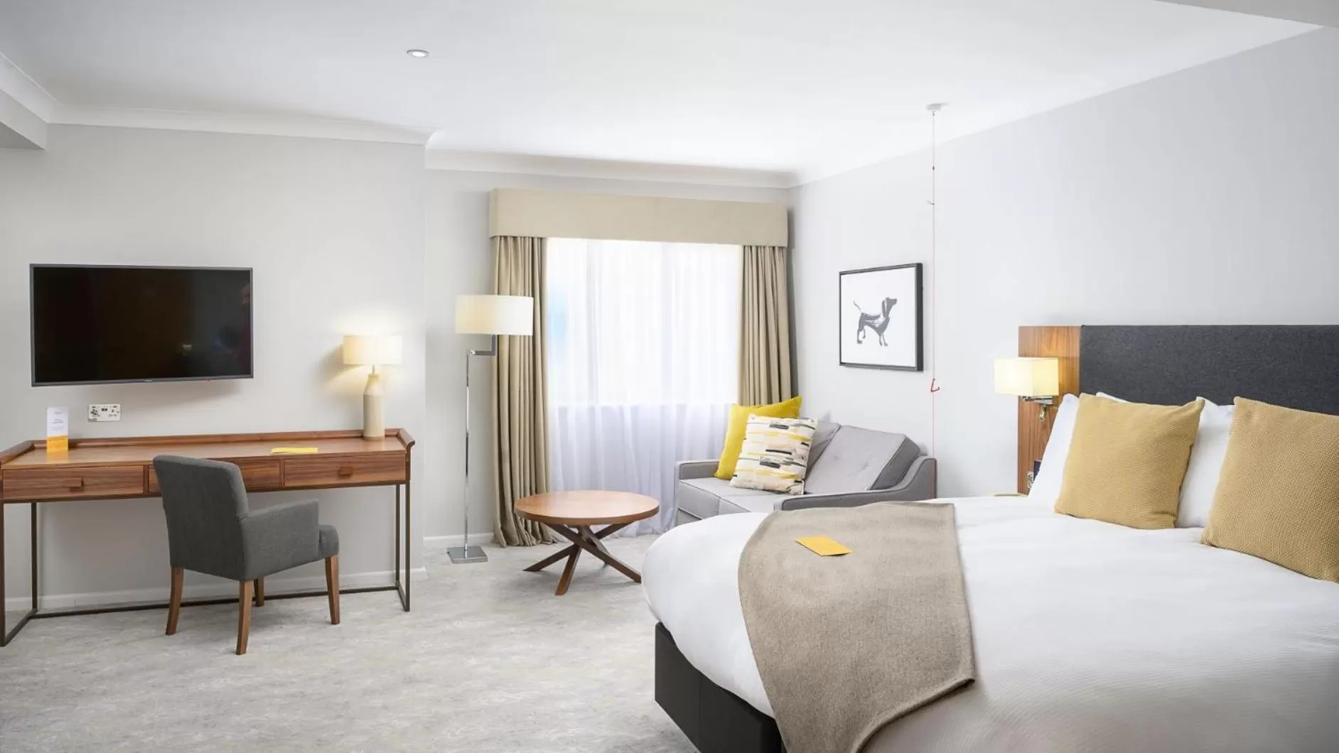 Photo of the whole room, Bed in voco Oxford Spires by IHG