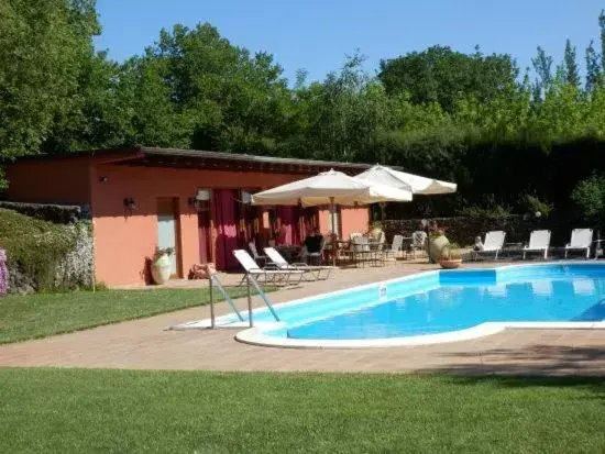 Swimming Pool in Bed and Breakfast Il Glicine