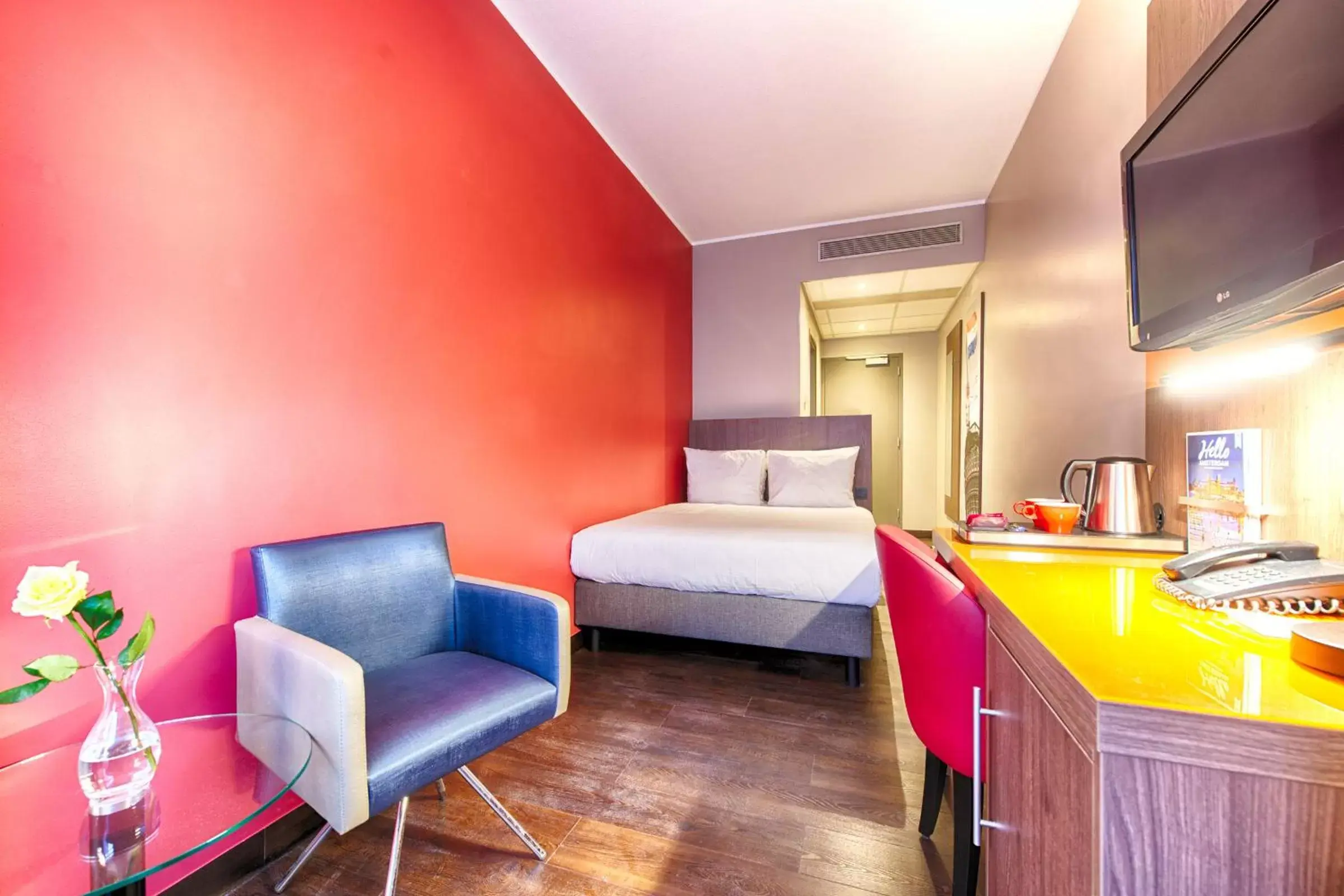 Bedroom in Leonardo Hotel Amsterdam City Center