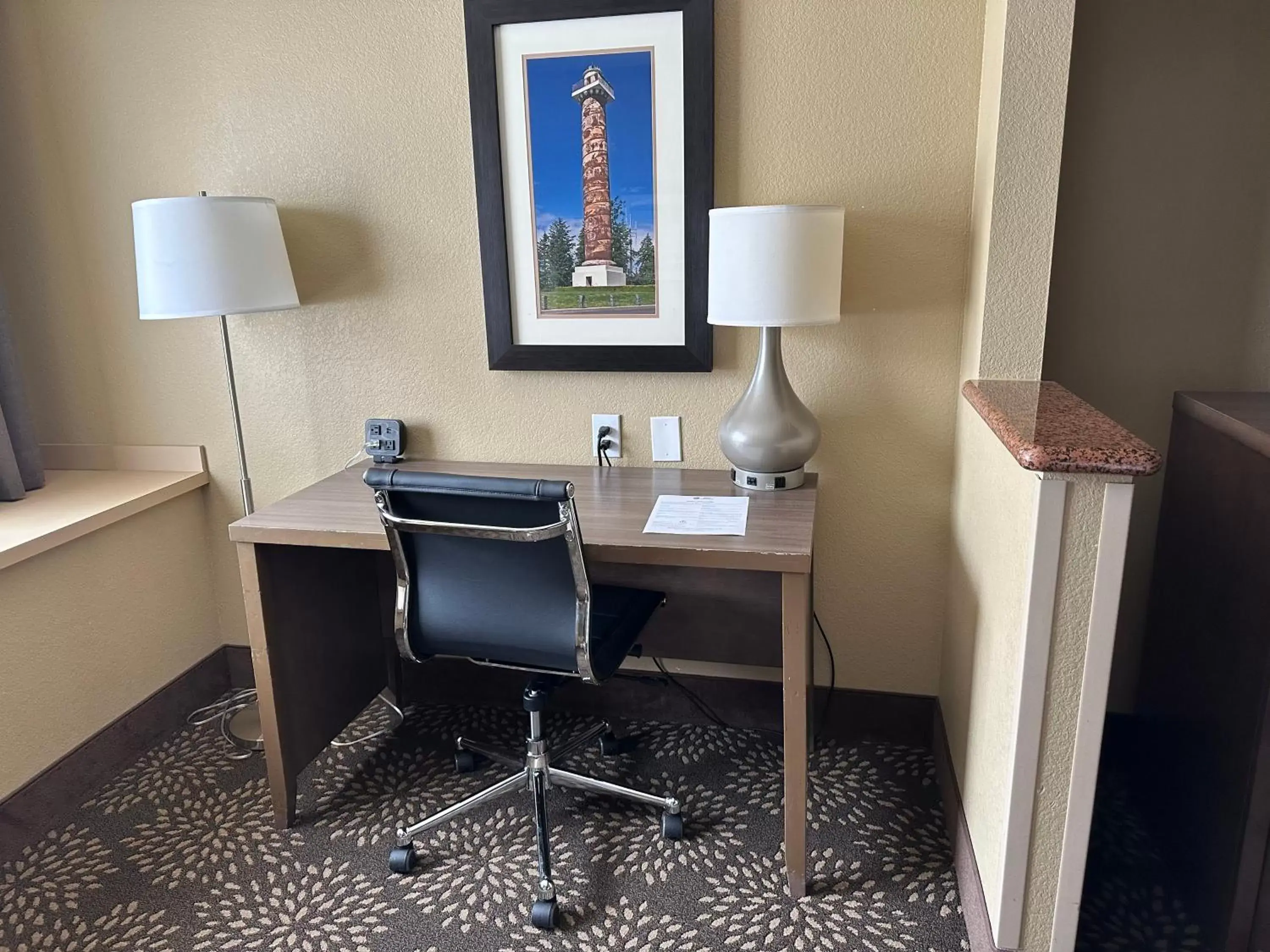 hair dresser, TV/Entertainment Center in Best Western Columbia River Waterfront Hotel Astoria