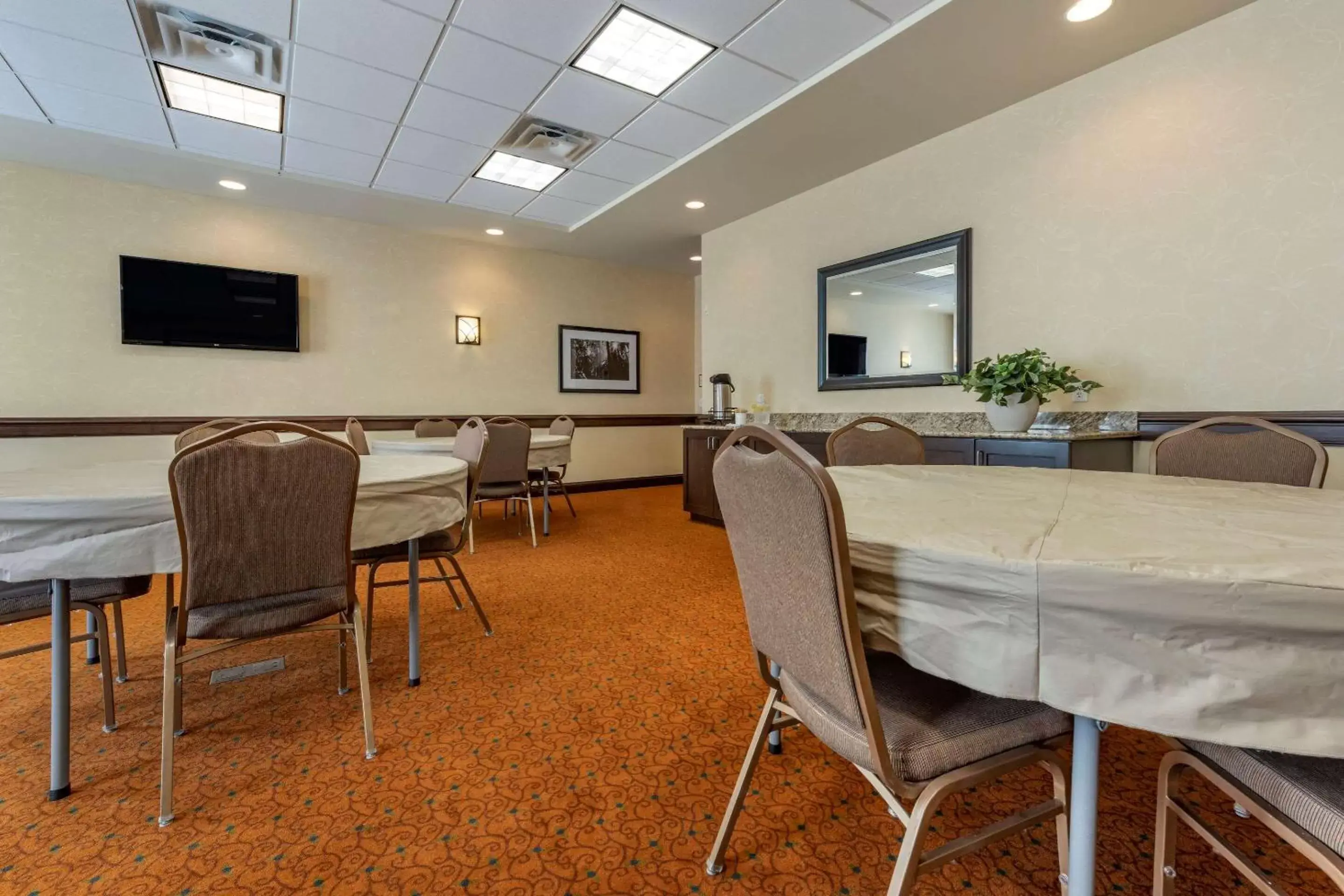 On site, Restaurant/Places to Eat in Comfort Inn & Suites