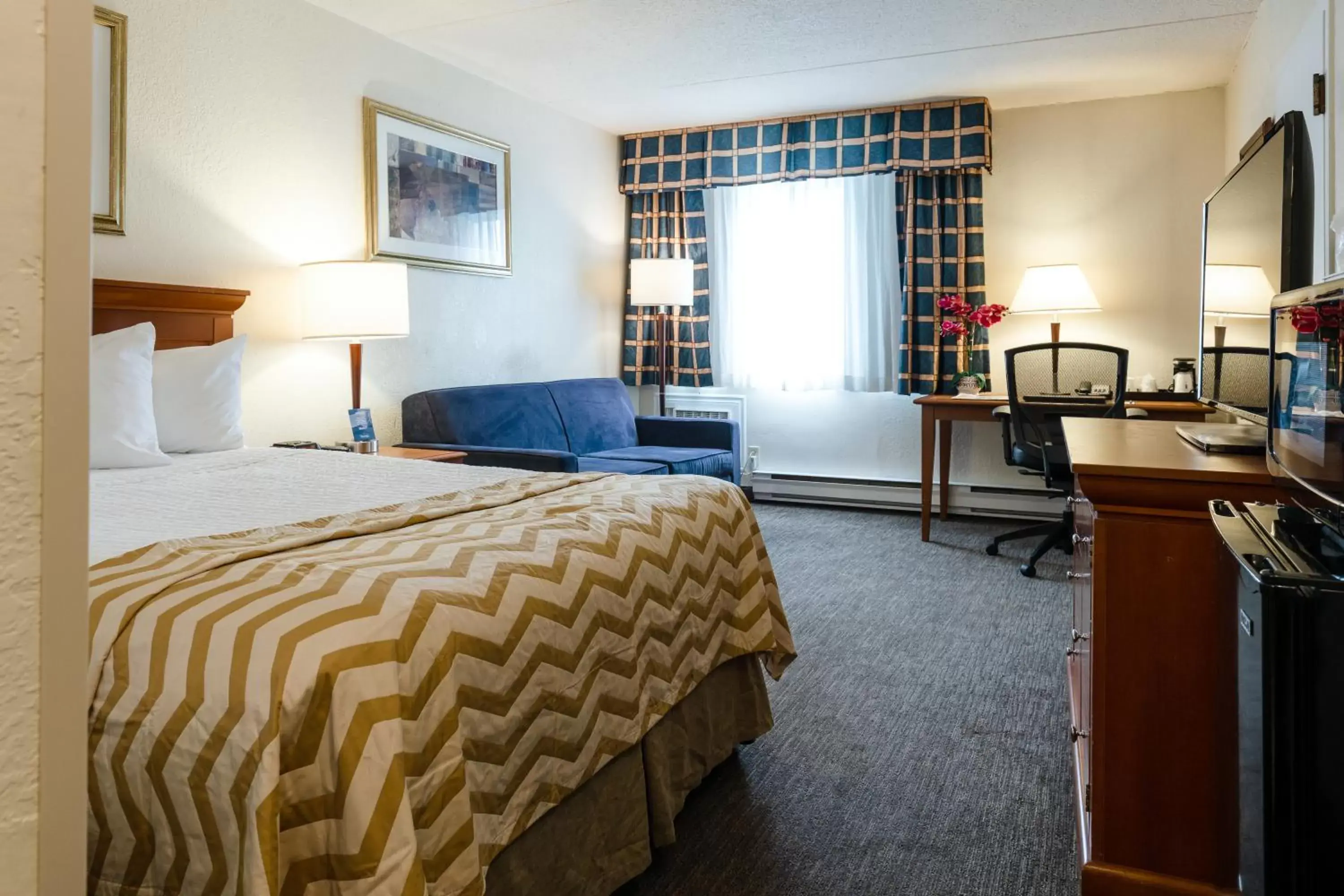 Guests, Bed in Travelodge by Wyndham Ottawa East