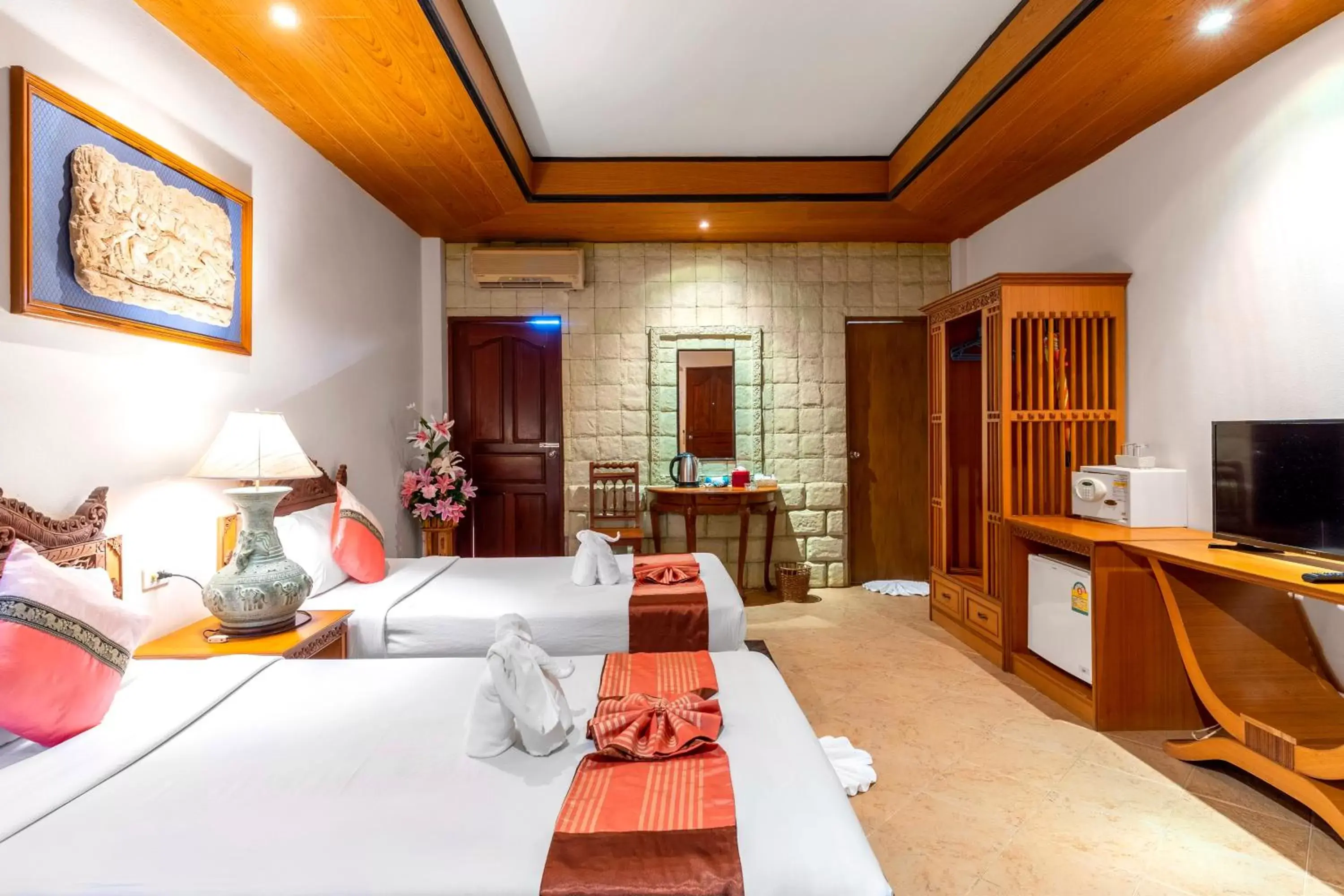 Superior Twin Room with Garden View in Coconut Beach Resort, Koh Chang Superior Twin Room with Garden View in Coconut Beach Resort, Koh Chang