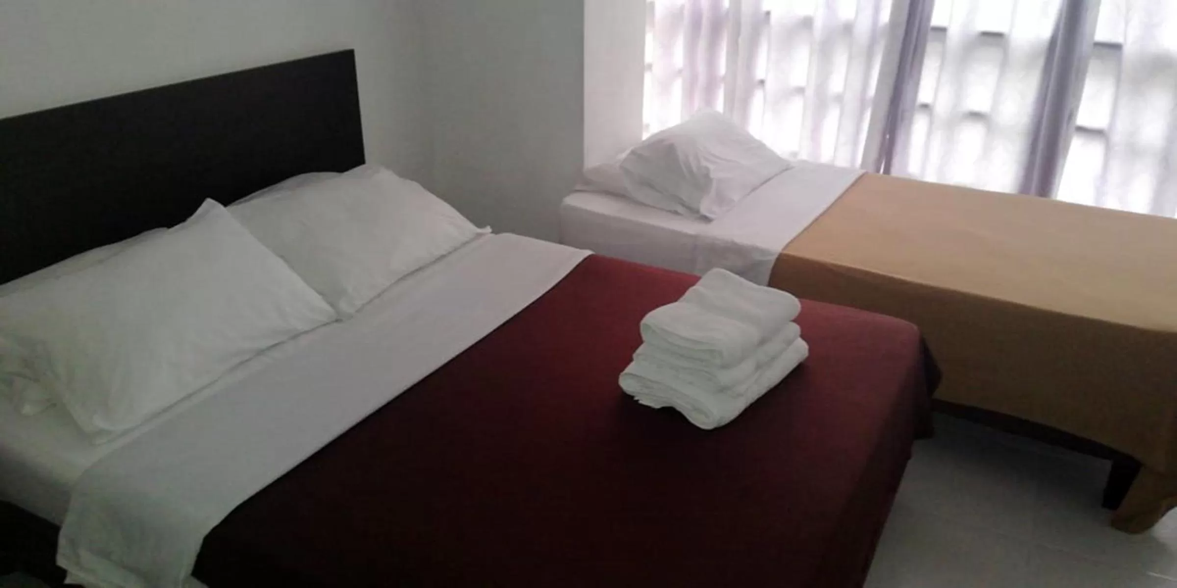 Photo of the whole room in Apartasuites San Marcos