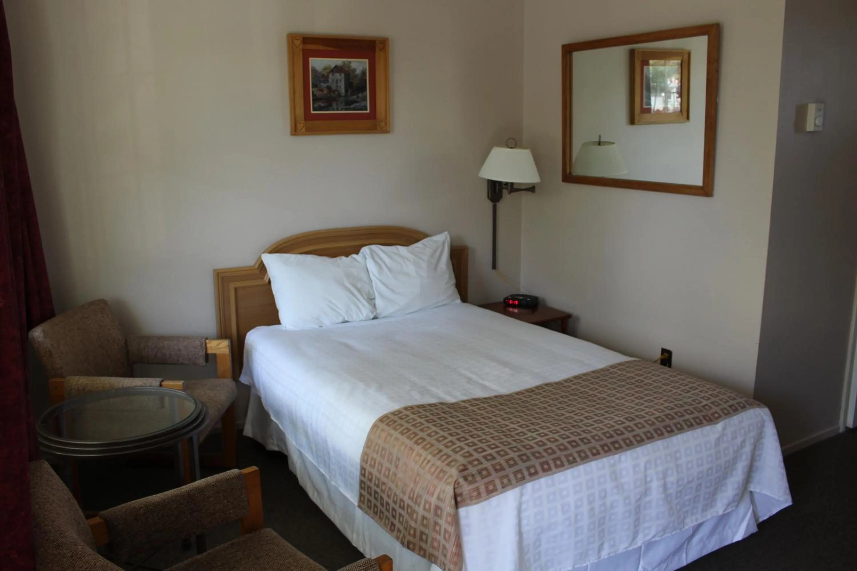 Bed in Colonial Resort-1000Islands