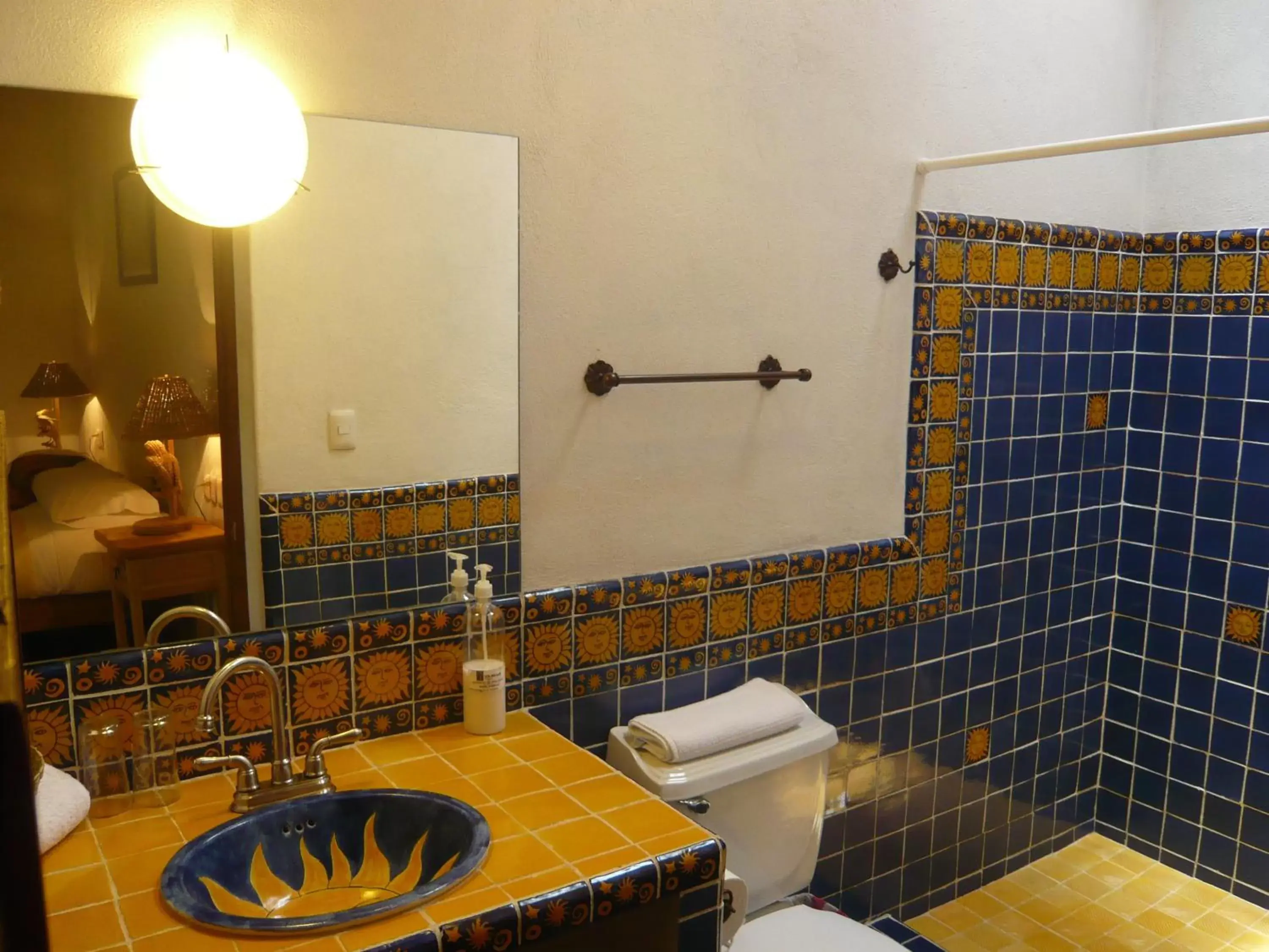 Decorative detail, Bathroom in Posada Yolihuani