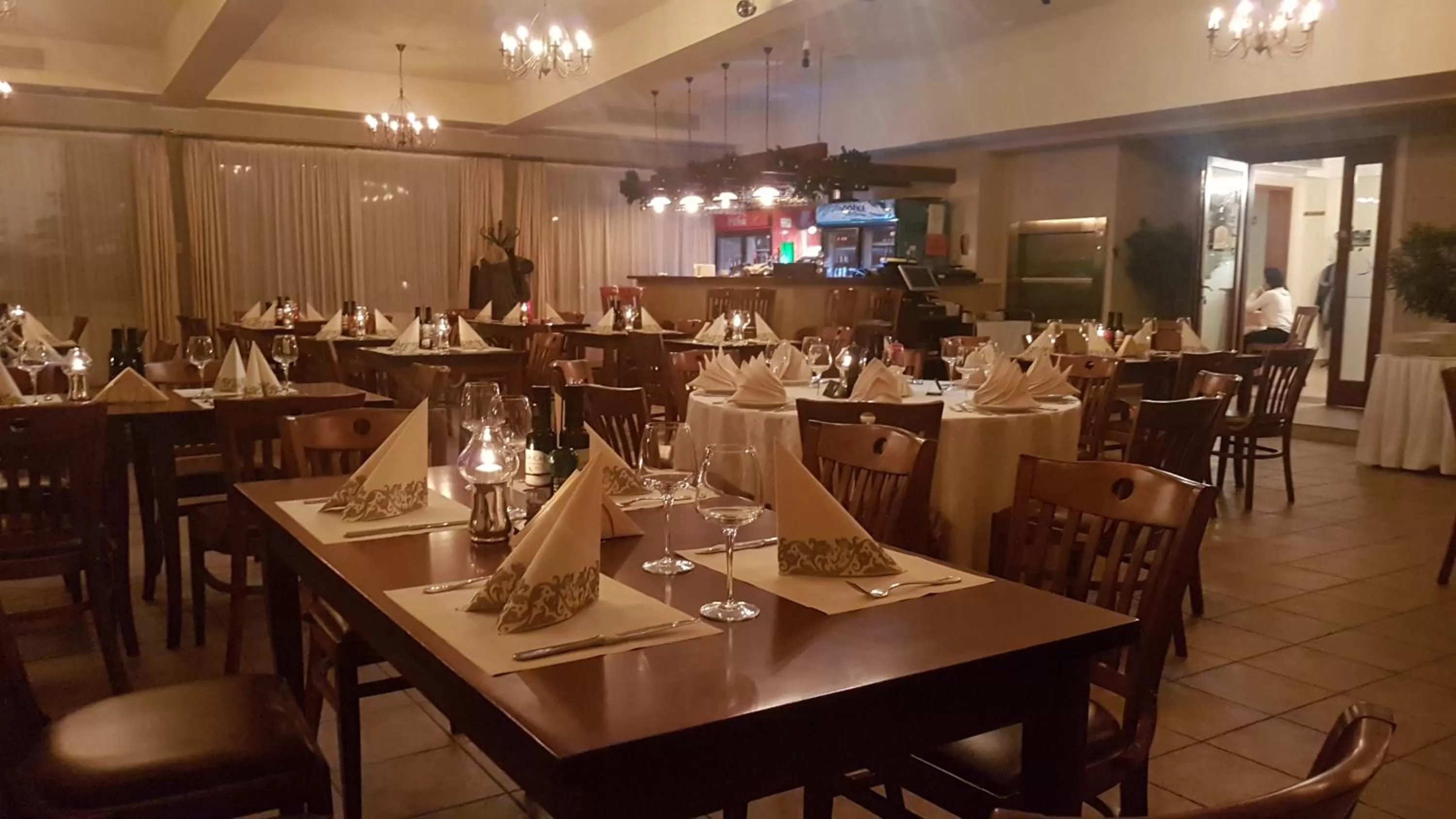 Restaurant/places to eat in Hotel Garden Club