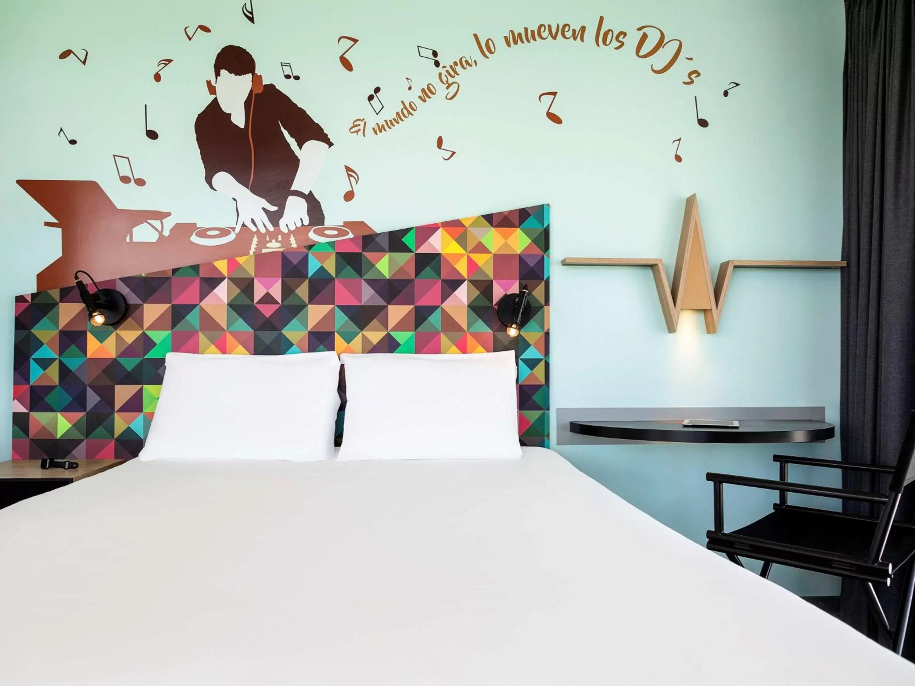 Standard Double Room with one Queen Bed in Ibis Styles Merida Galerias