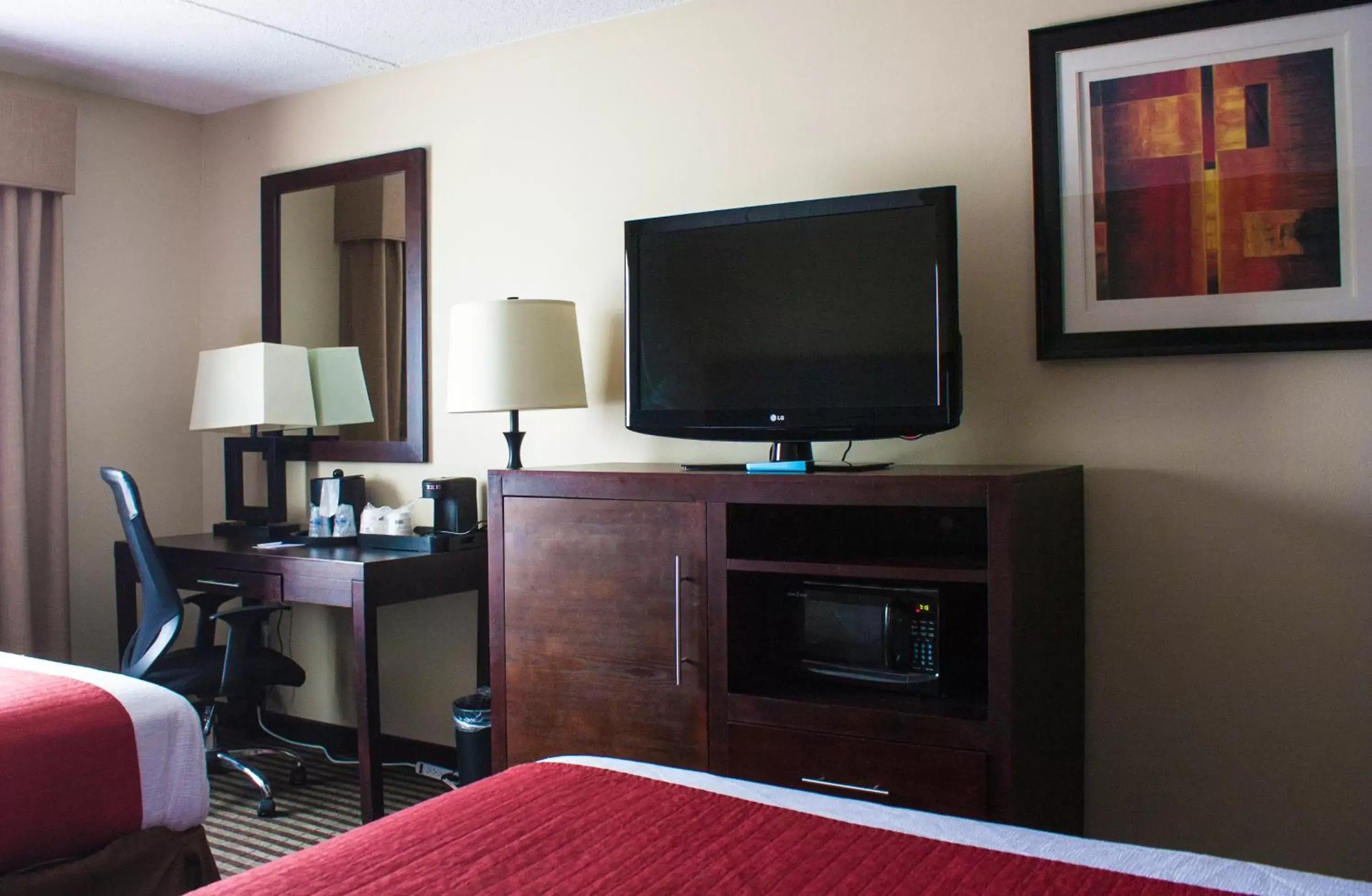 TV/Entertainment Center in Comfort Inn & Suites Copley Akron