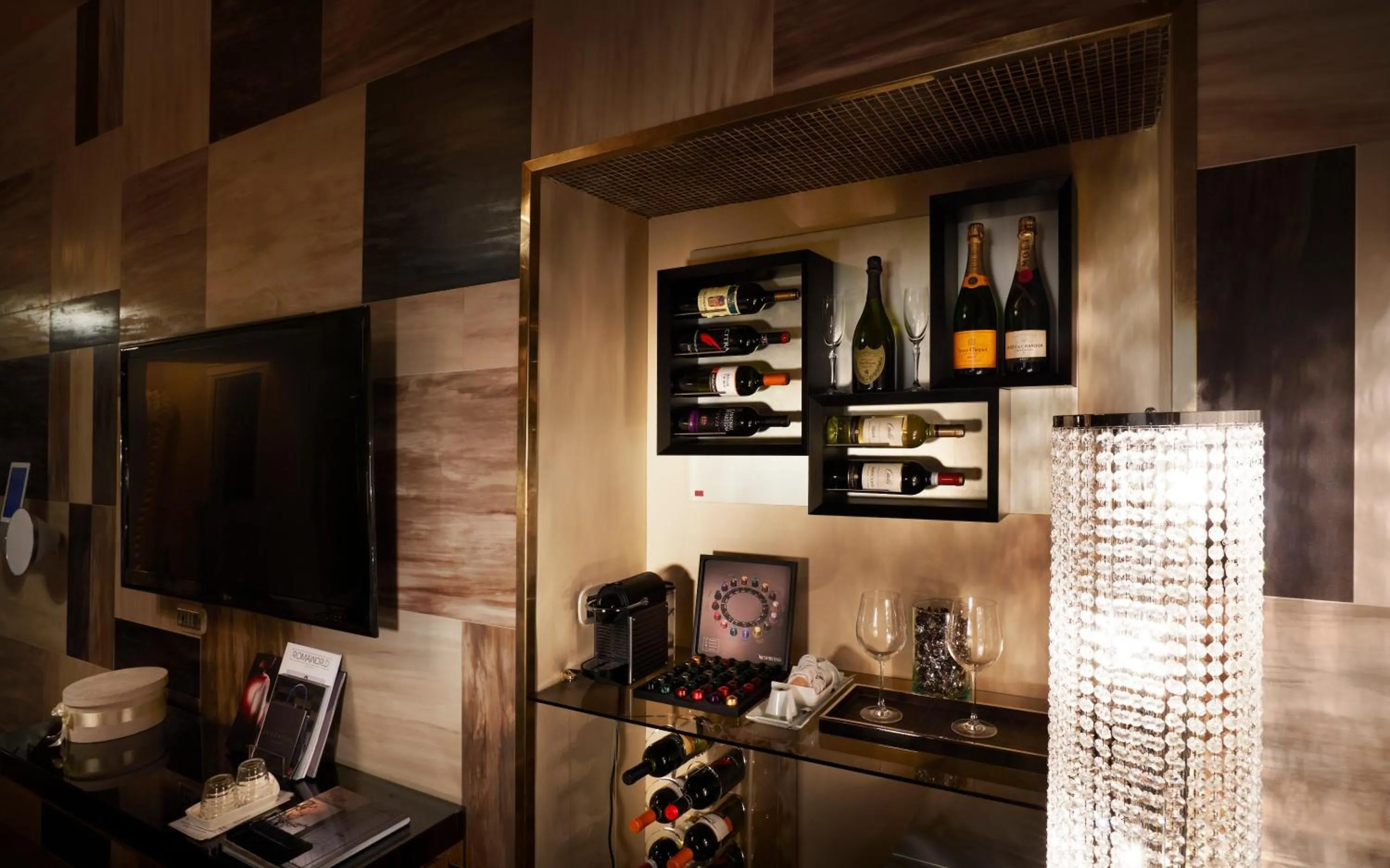 Decorative detail, Kitchen/Kitchenette in Spagna Royal Suite