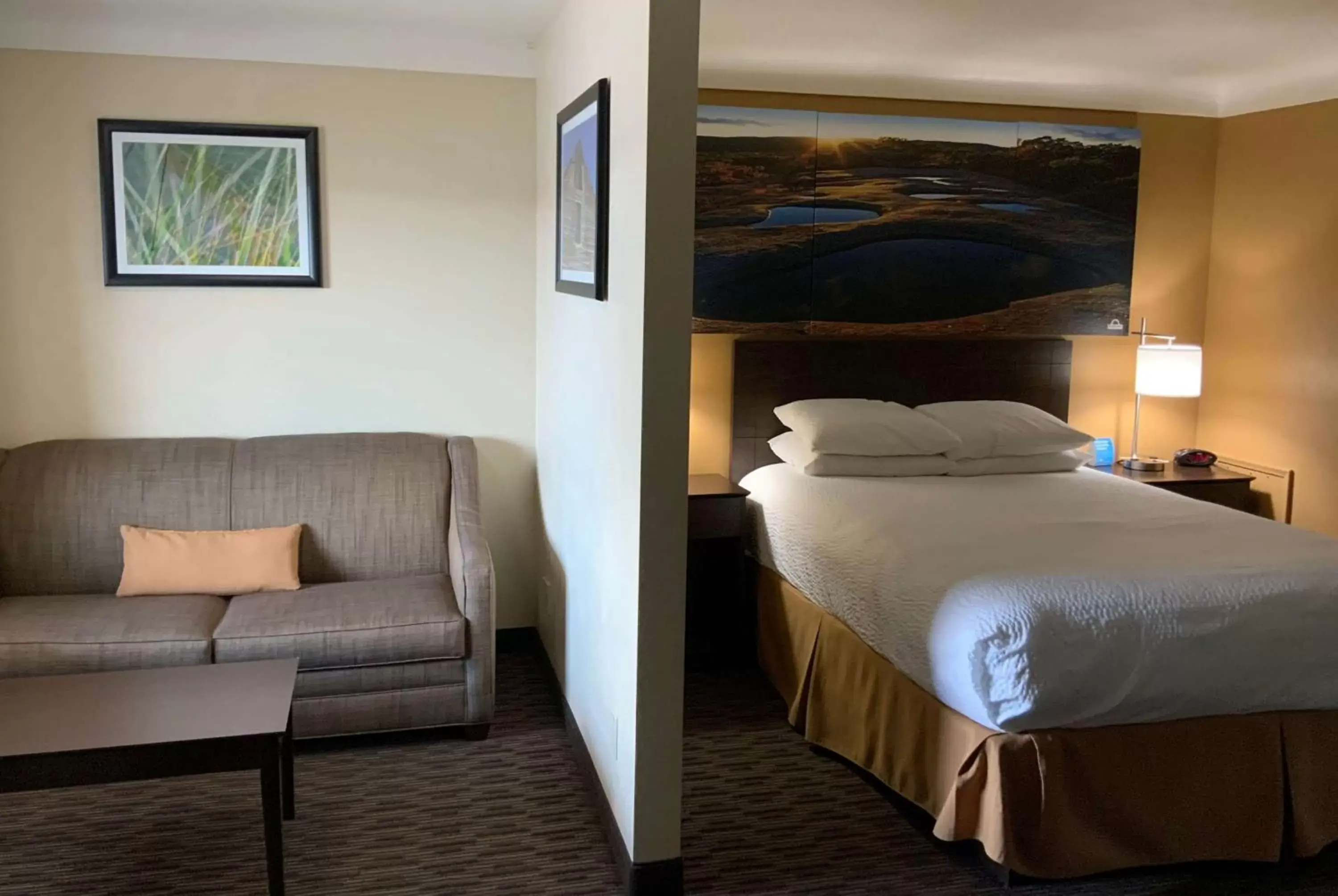 Photo of the whole room, Bed in Days Inn by Wyndham Wauseon