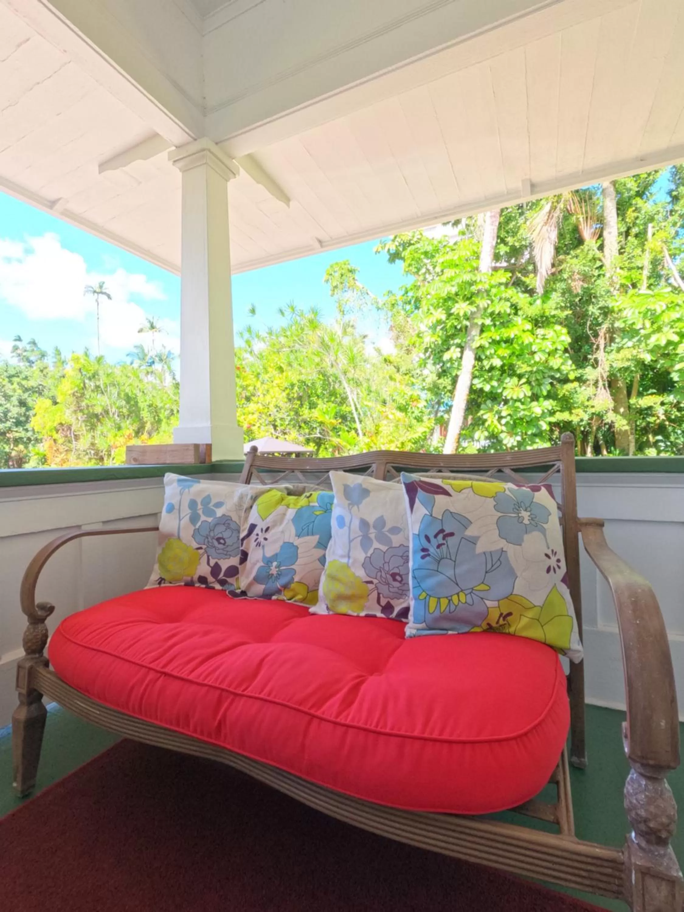 Balcony/Terrace in Hilo Bay Oceanfront Bed and Breakfast