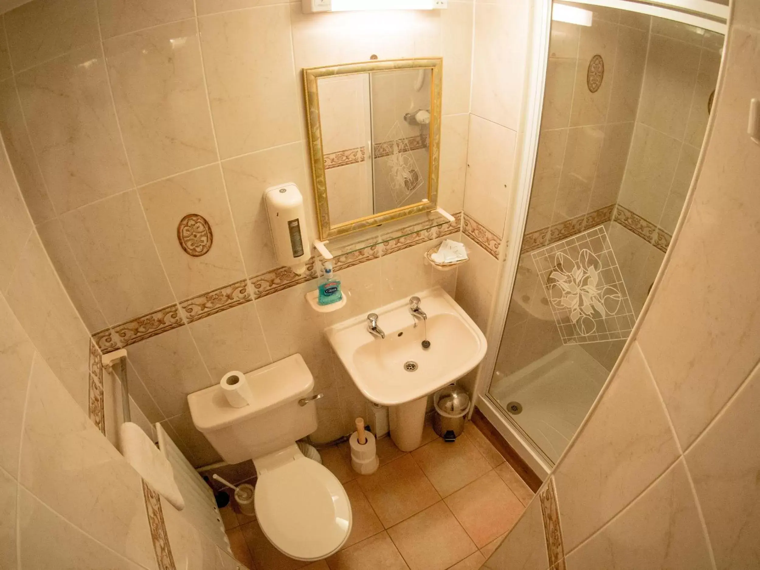 Shower, Bathroom in Corstorphine Lodge Hotel