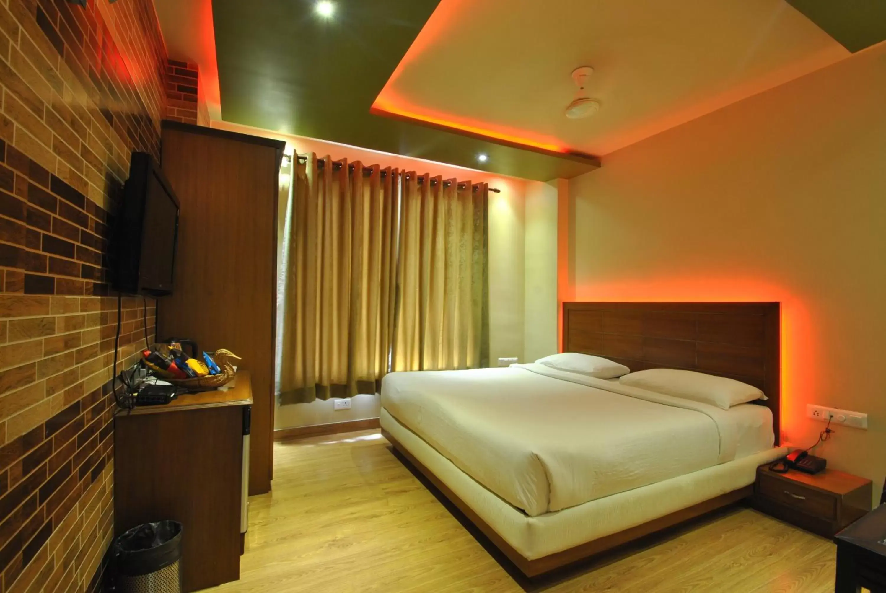 Deluxe Double or Twin Room (Evening Aarti with Boat Ride @ INR 500 Per Person) in Hotel Heritage Inn at Assi Ghat Deluxe Double or Twin Room (Evening Aarti with Boat Ride @ INR 500 Per Person) in Hotel Heritage Inn at Assi Ghat