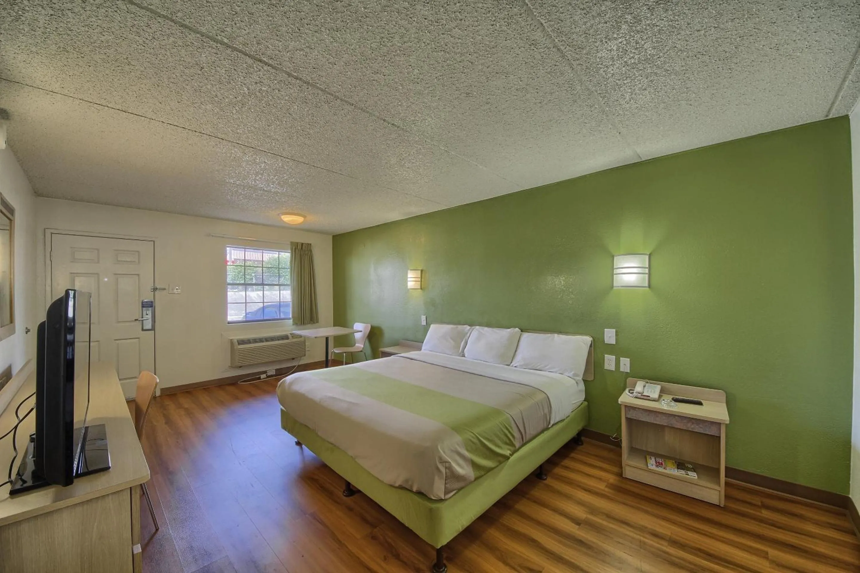 TV and multimedia, Bed in Motel 6-San Antonio, TX - Northwest Medical Center