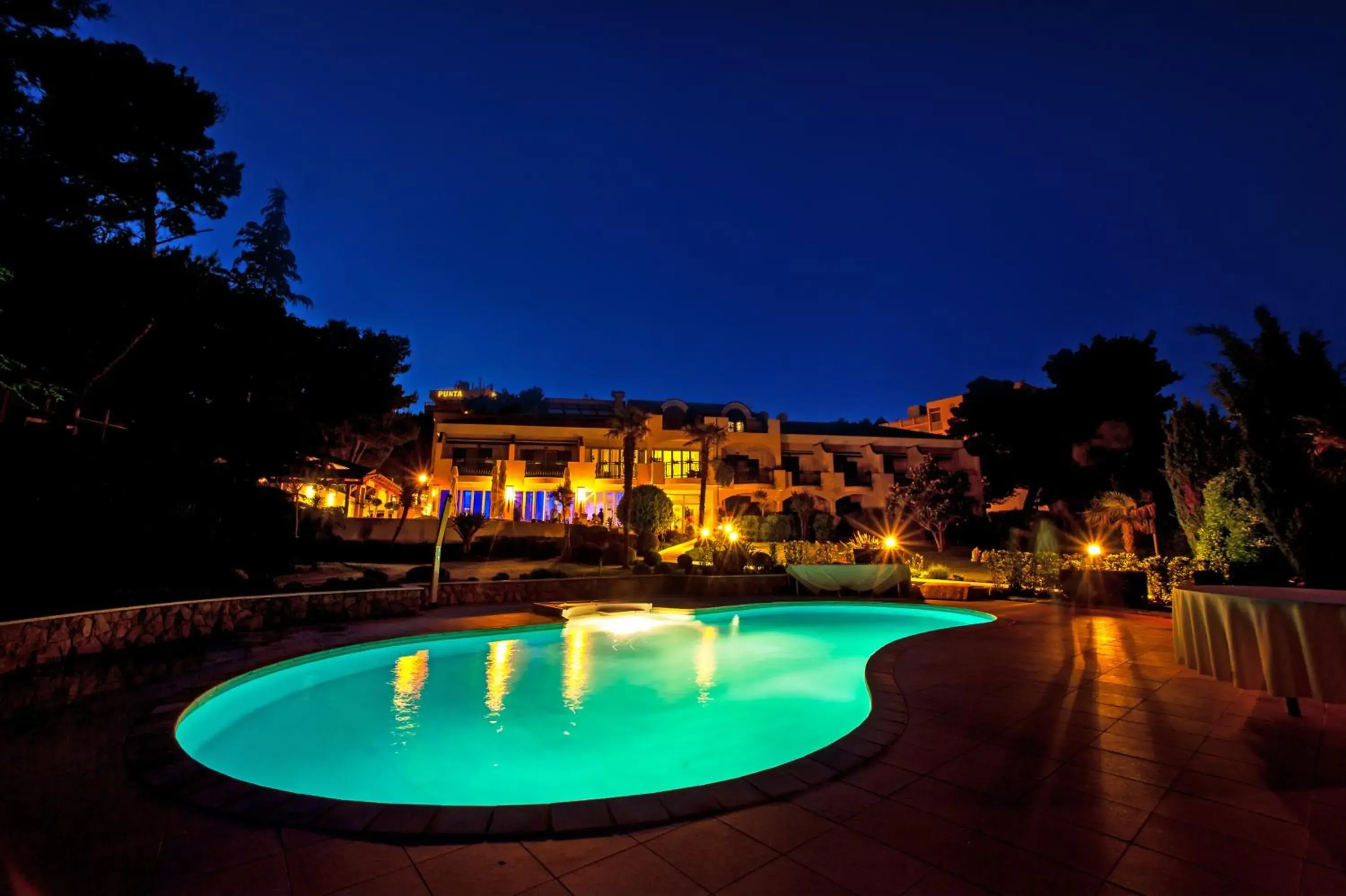 Swimming Pool in Hotel Villa Radin