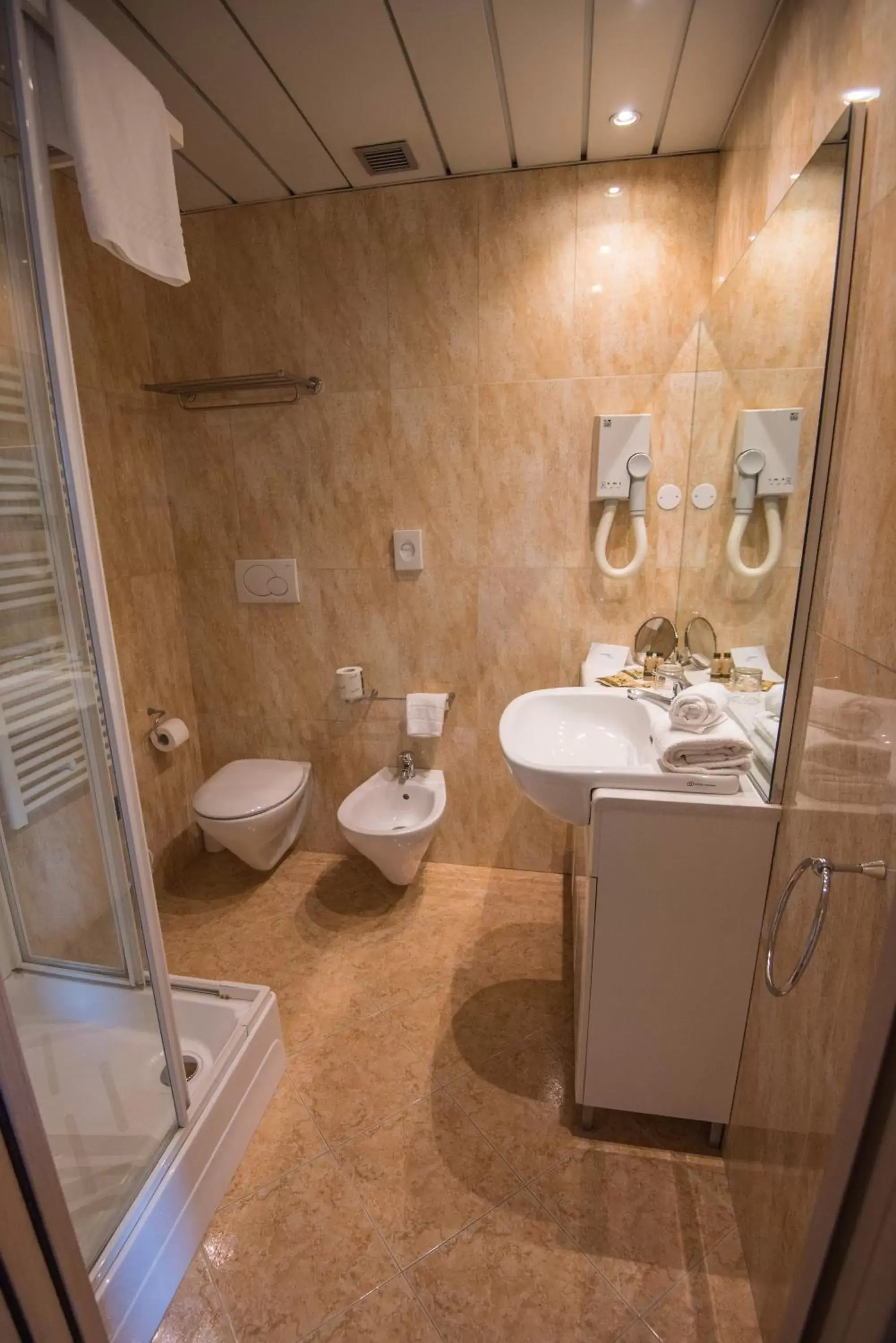 Shower, Bathroom in Corvetto Residence Porto Di Mare