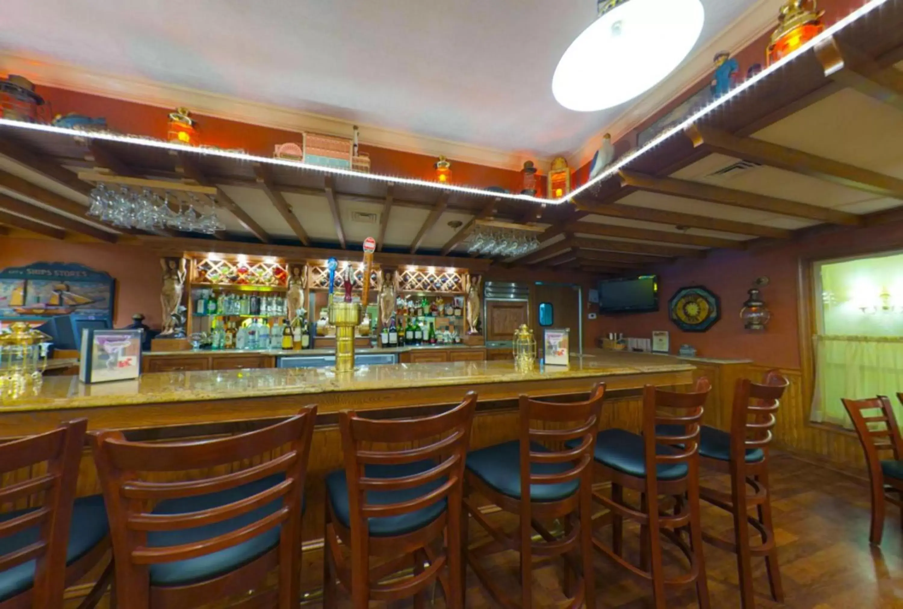 Dining area, Lounge/Bar in Fulton Steamboat Inn