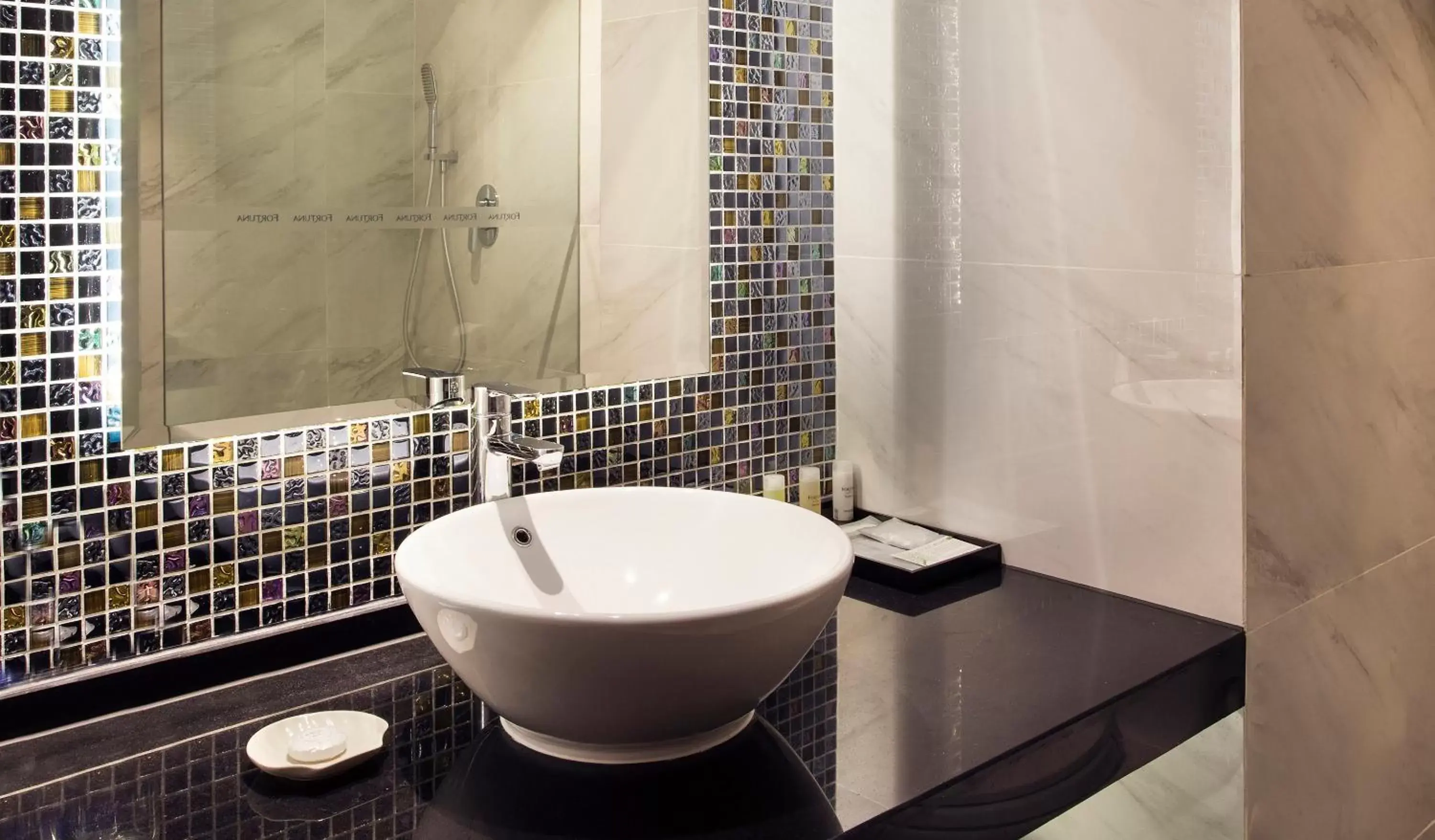 Bathroom in Fortuna Hotel Hanoi Bathroom in Fortuna Hotel Hanoi