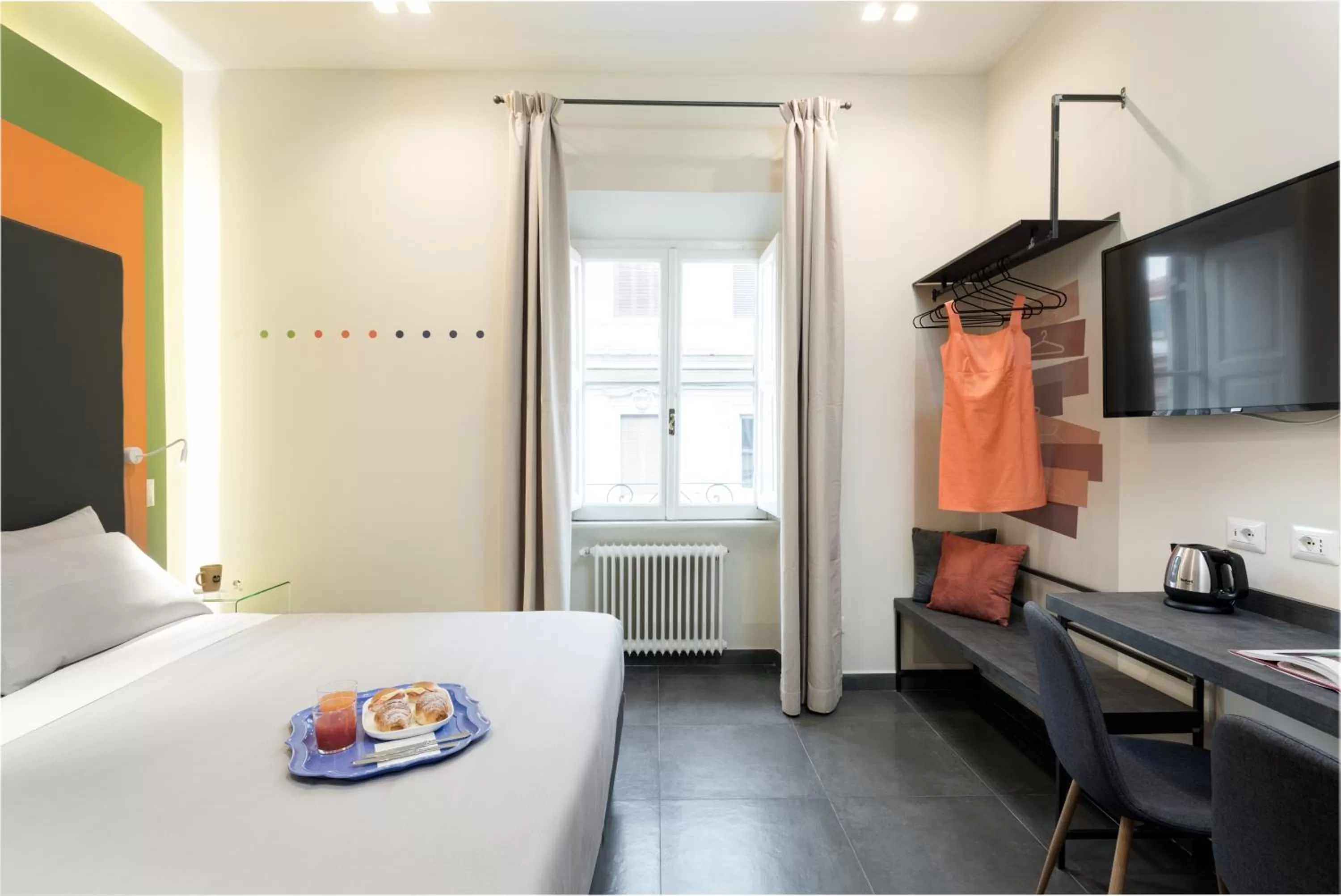 Bed in Circle in the Square