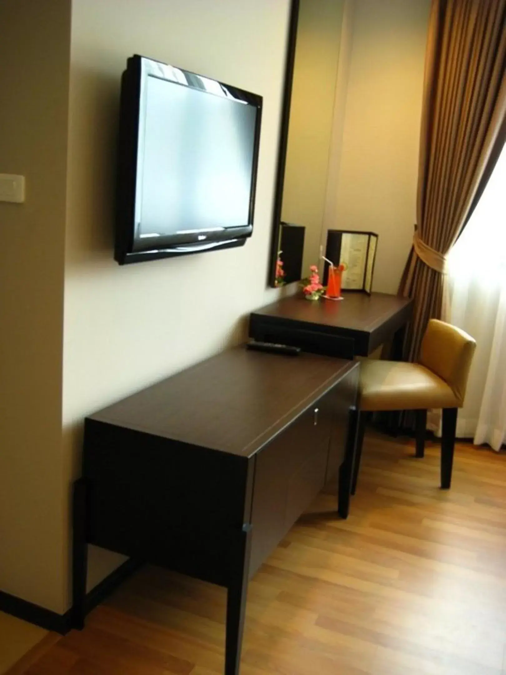 TV and multimedia, TV/Entertainment Center in The Dawin Hotel