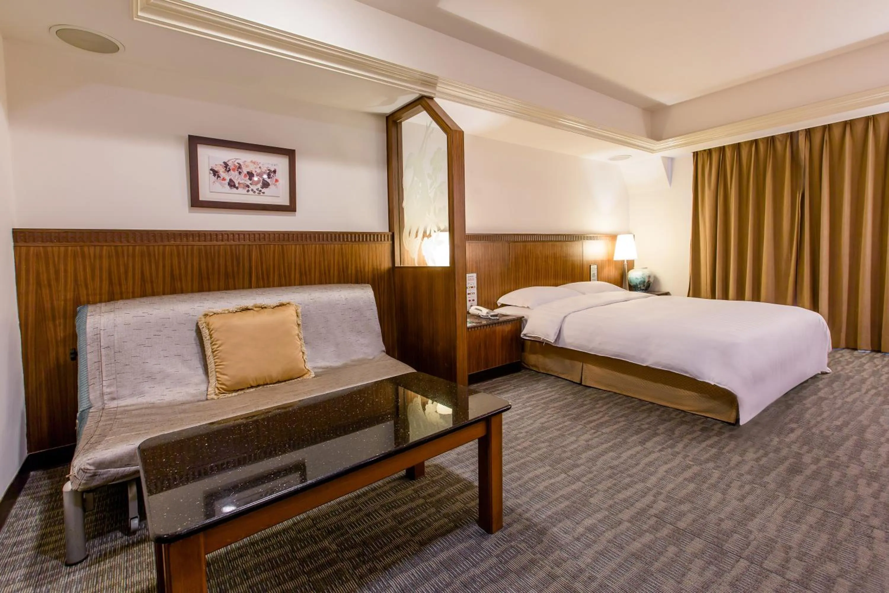 Living room, Bed in Hub Hotel Ximen-inn Kunming