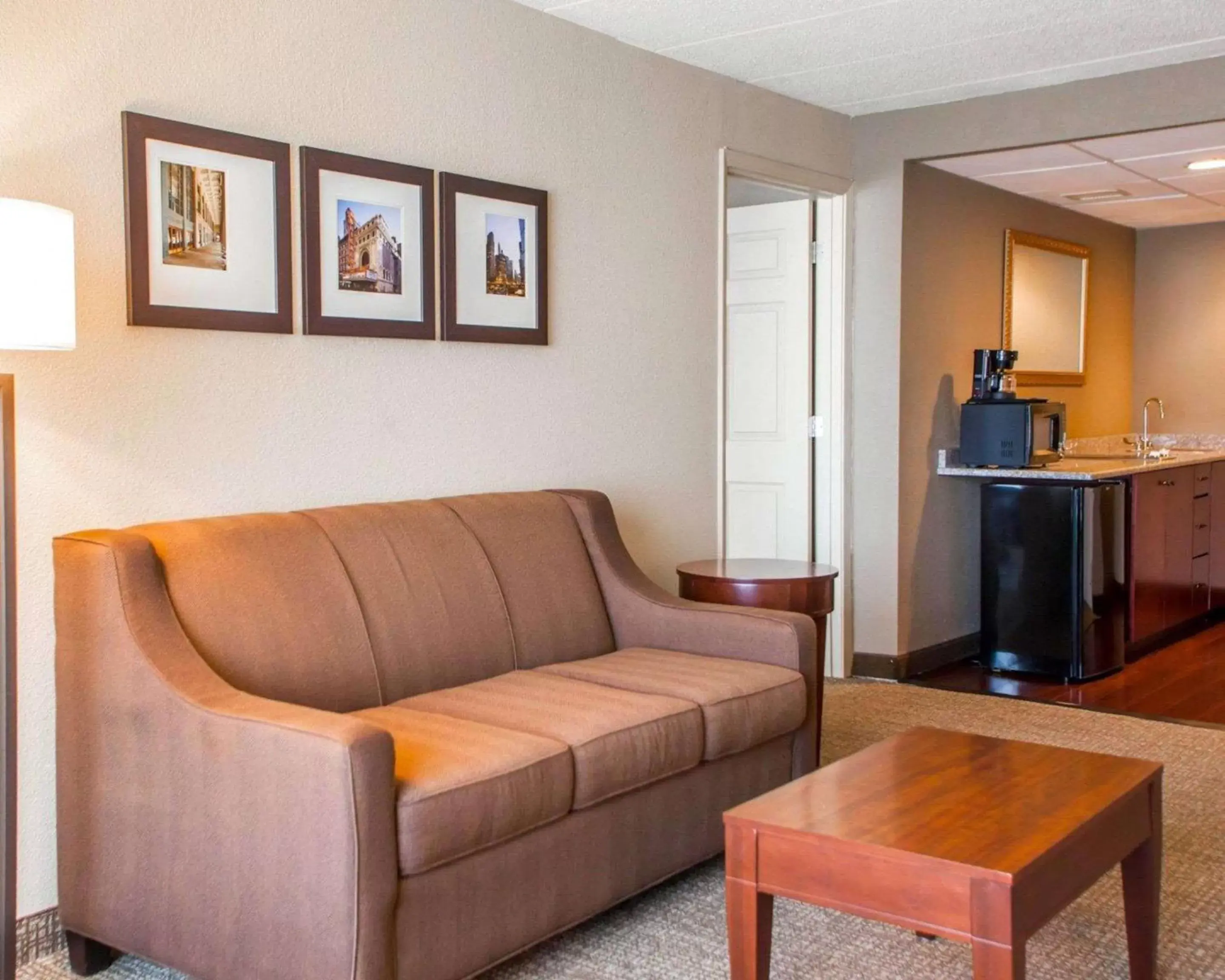 Bedroom, Seating Area in Quality Inn & Suites Orland Park - Chicago