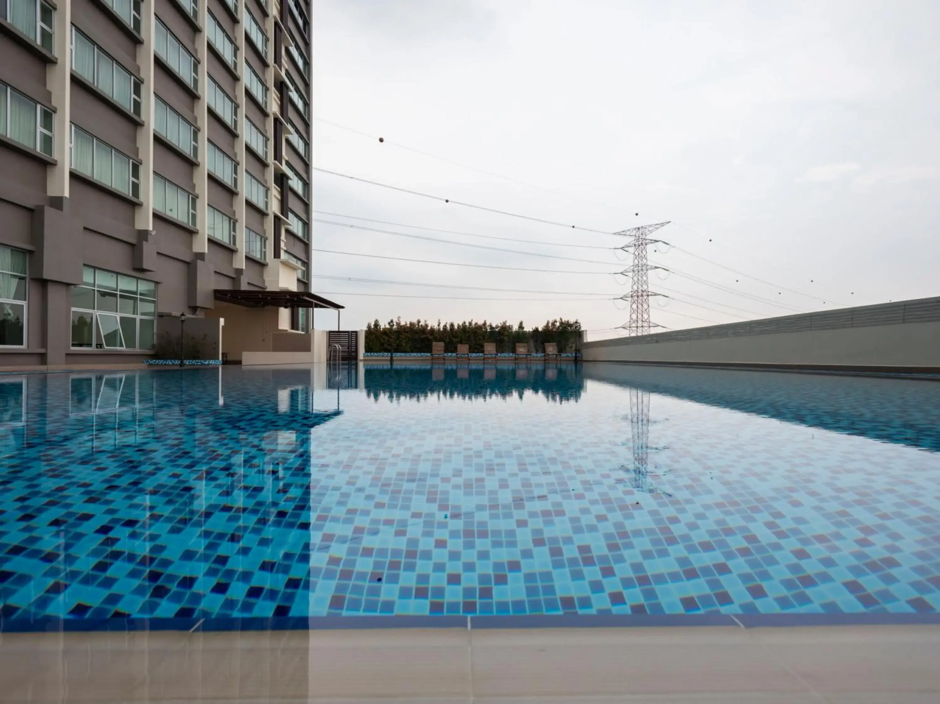 Swimming Pool in Hotel Holmes Gp
