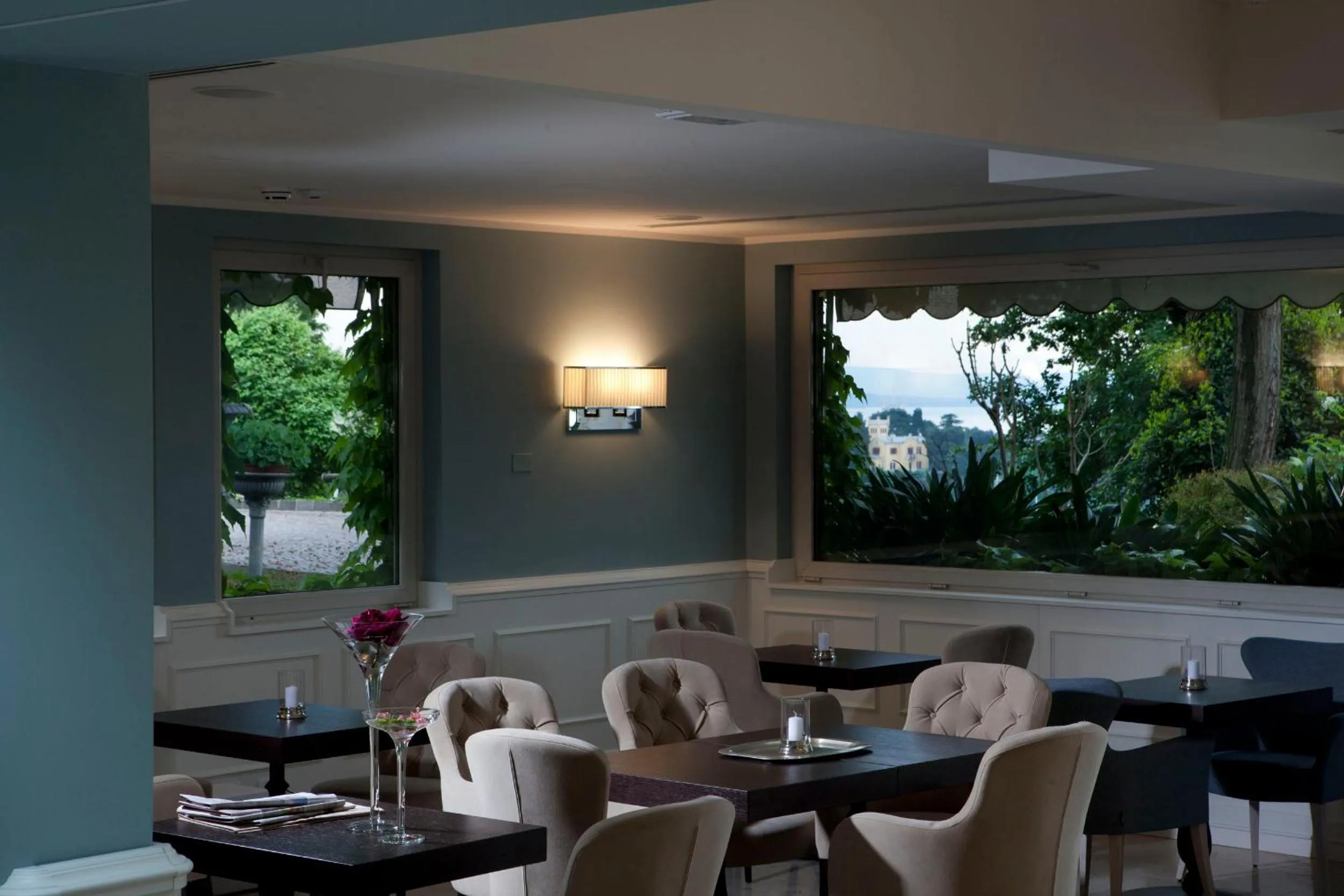 Lounge or bar in Hotel Riviera & Maximilian's