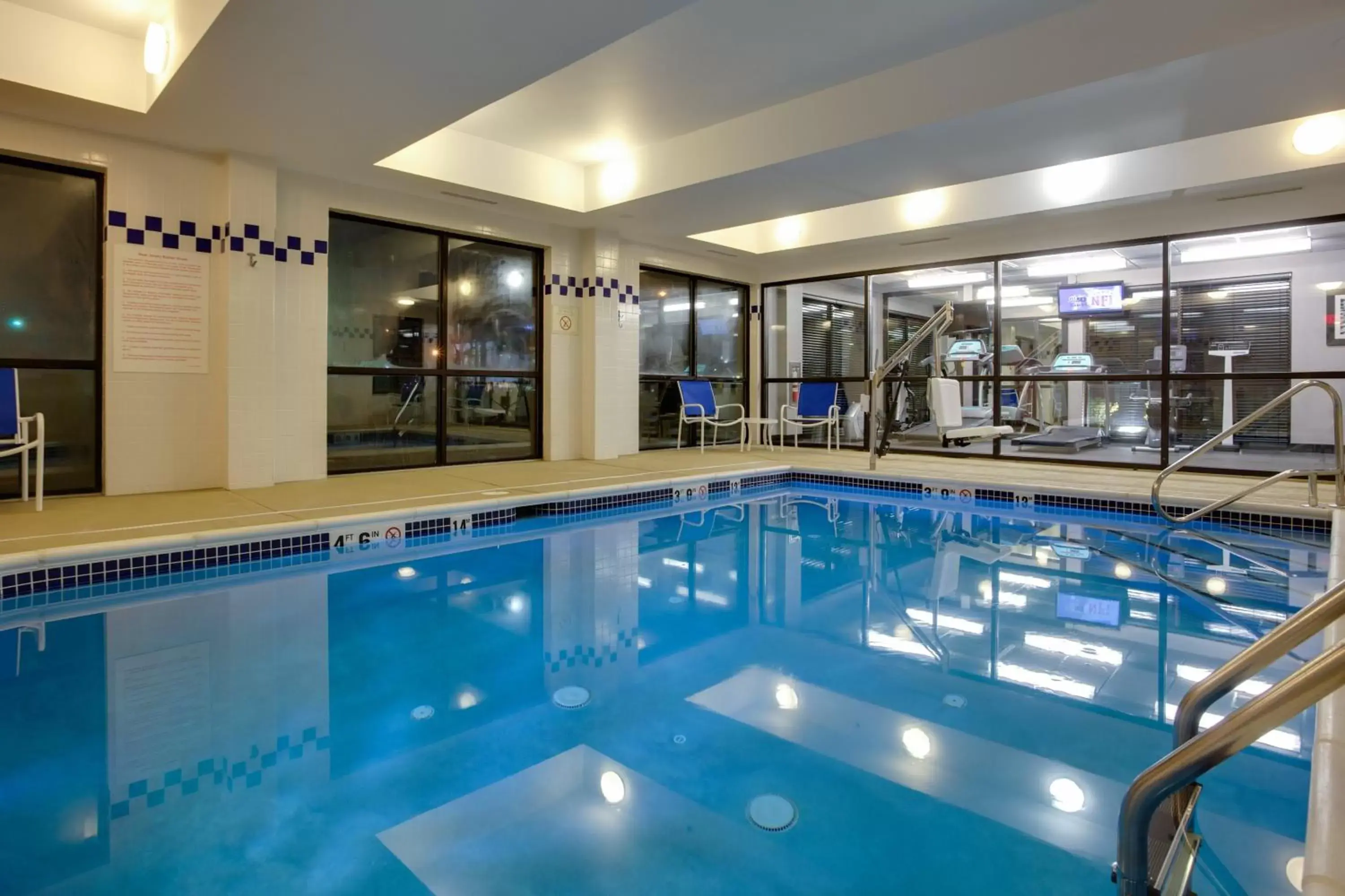 Swimming Pool in Holiday Inn Express Hotel & Suites Meadowlands Area, an IHG Hotel