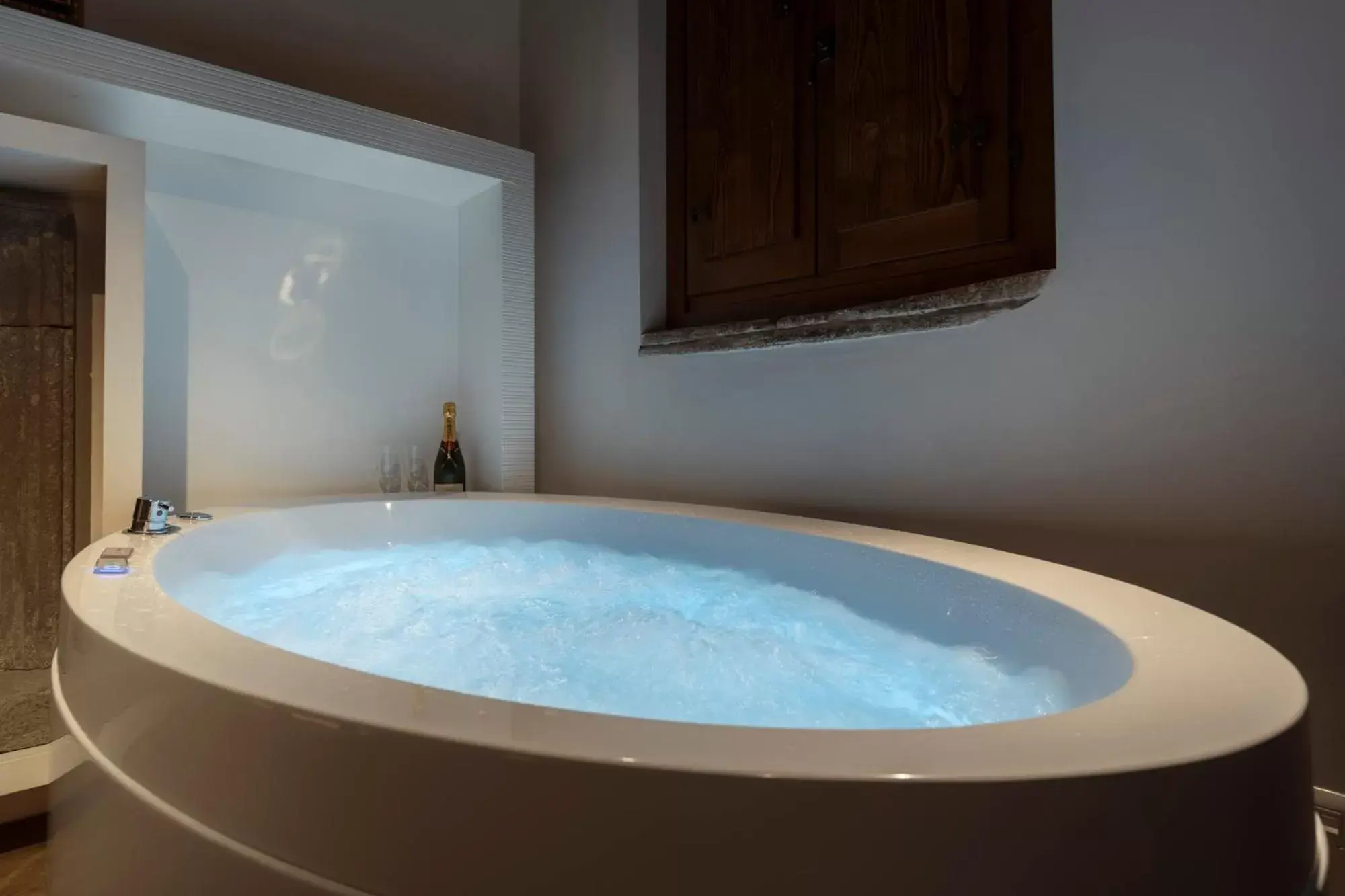 Hot Tub in Gigli D'Oro Suite