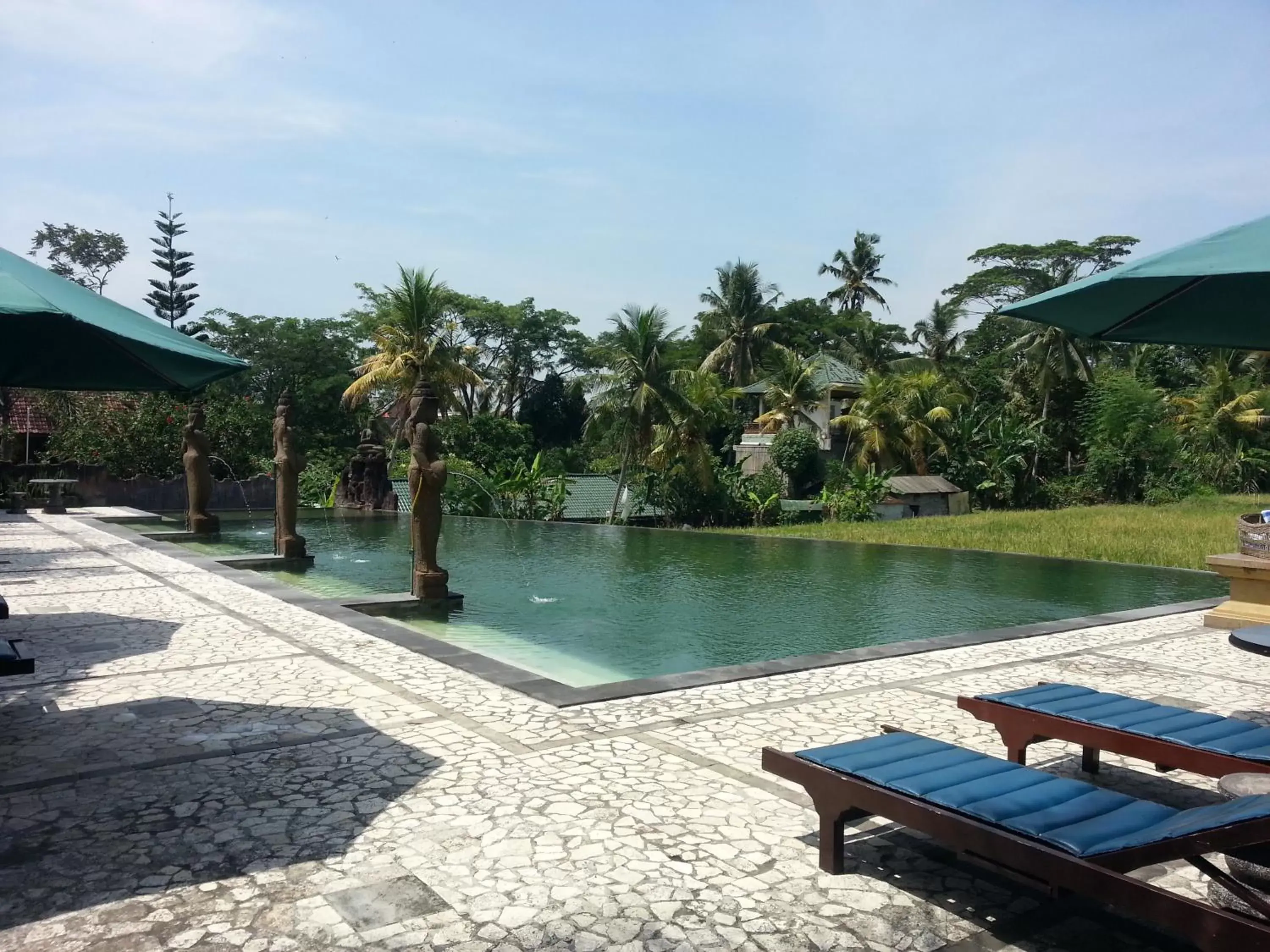 Swimming pool in Cendana Resort & Spa by Mahaputra Swimming pool in Cendana Resort & Spa by Mahaputra