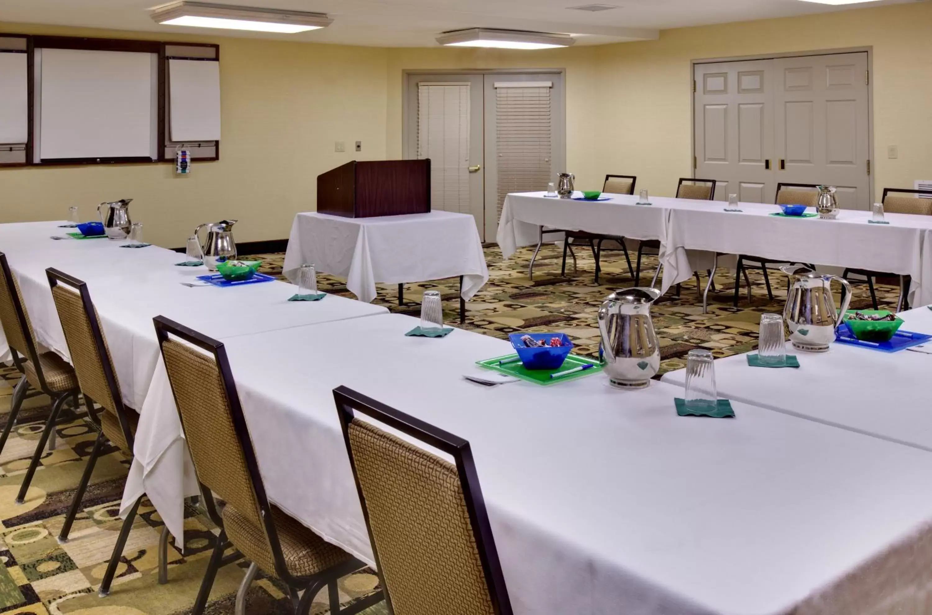 Meeting/conference room in Holiday Inn Express Hotel & Suites Pleasant Prairie-Kenosha, an IHG Hotel