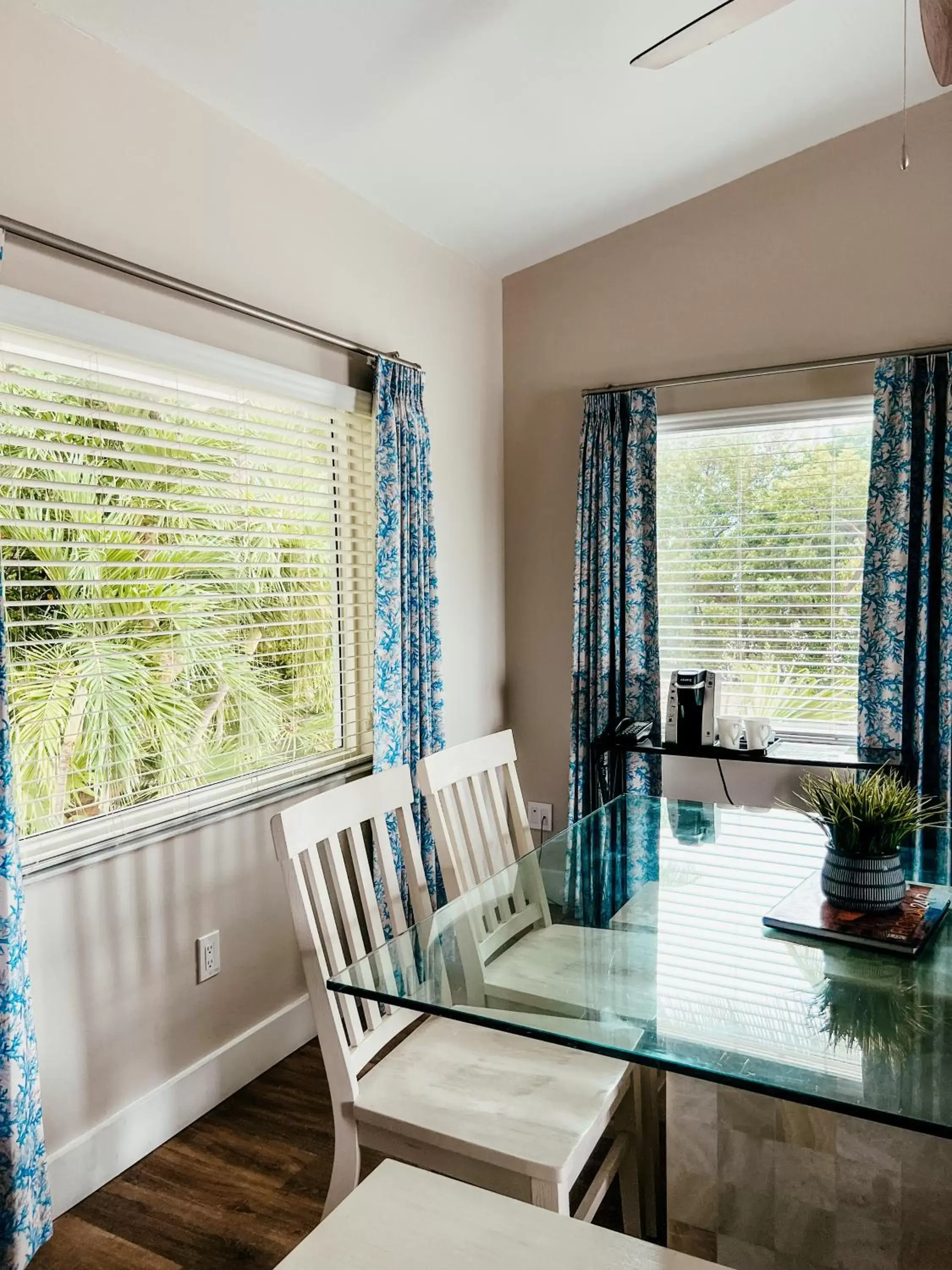 Dining area, View in Bayside Inn Key Largo