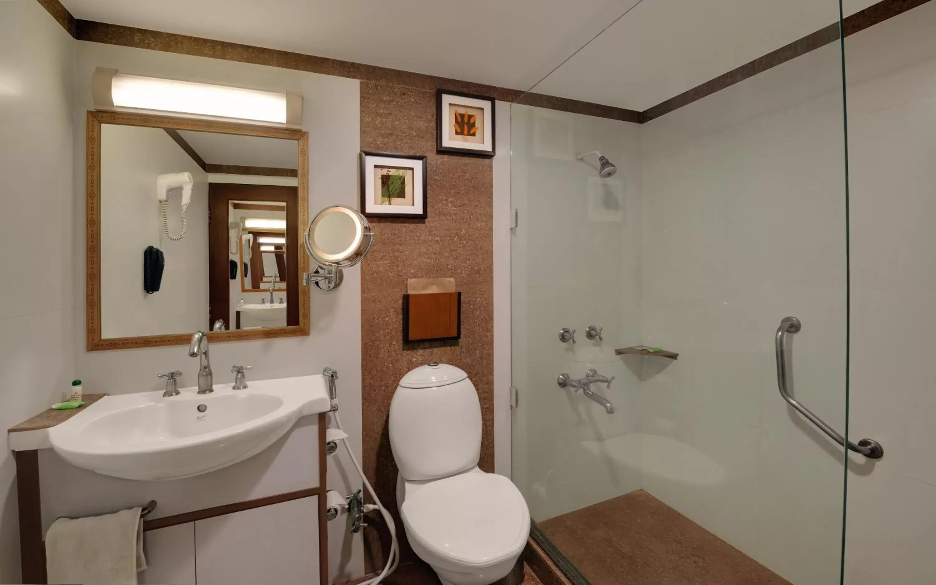 Bathroom in Hotel Amar
