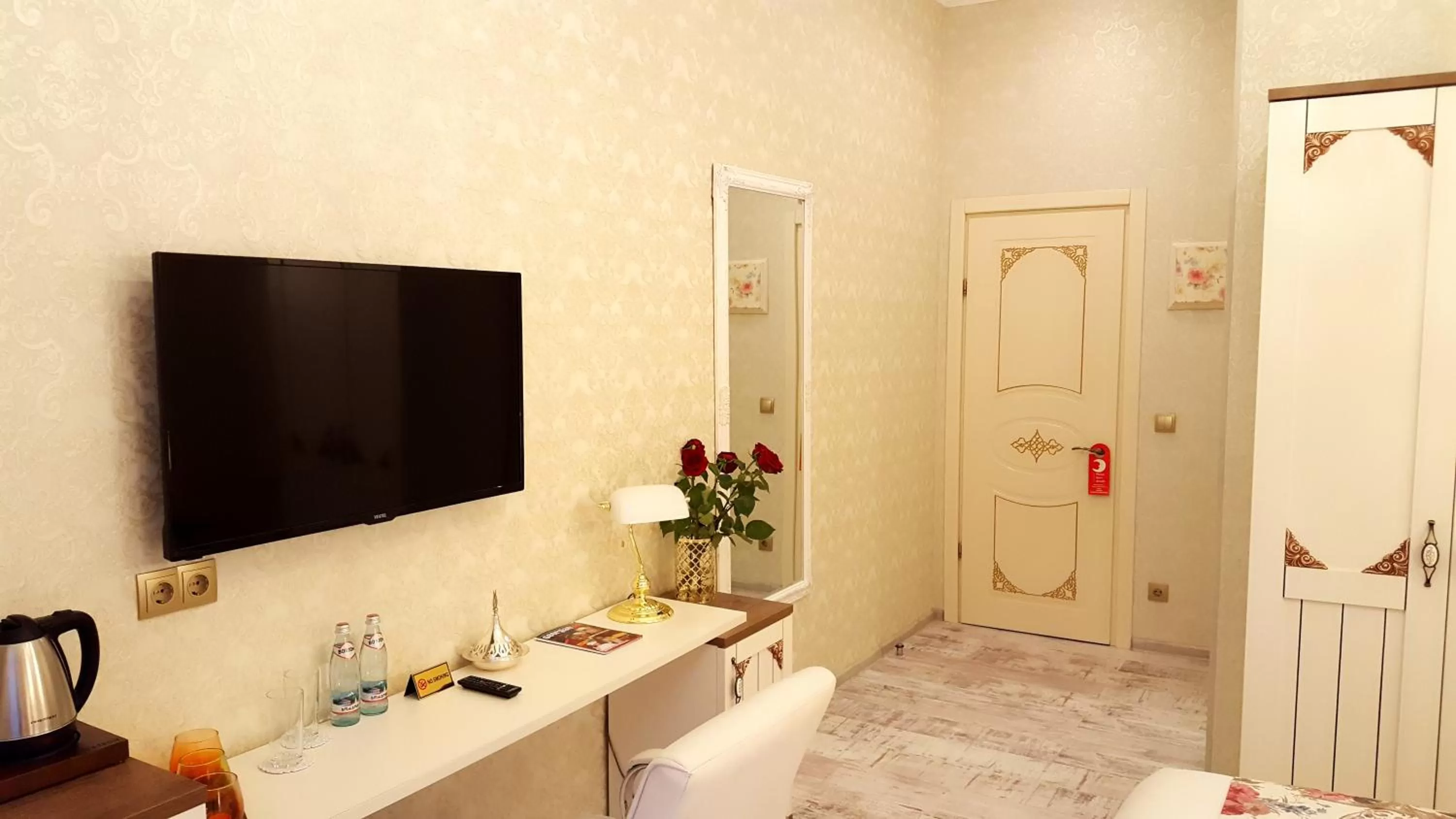 Bedroom in English Home Hotel Tbilisi